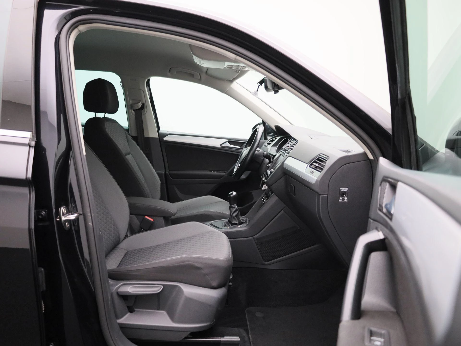 Volkswagen-Tiguan-image-33