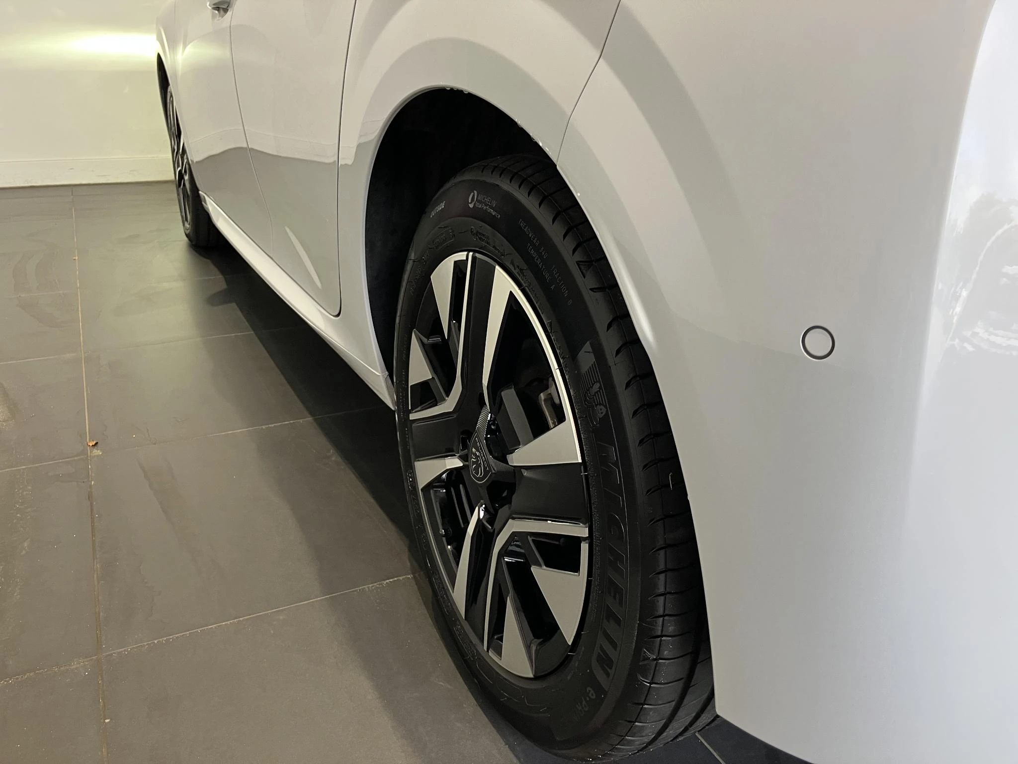 Peugeot-208-image-11