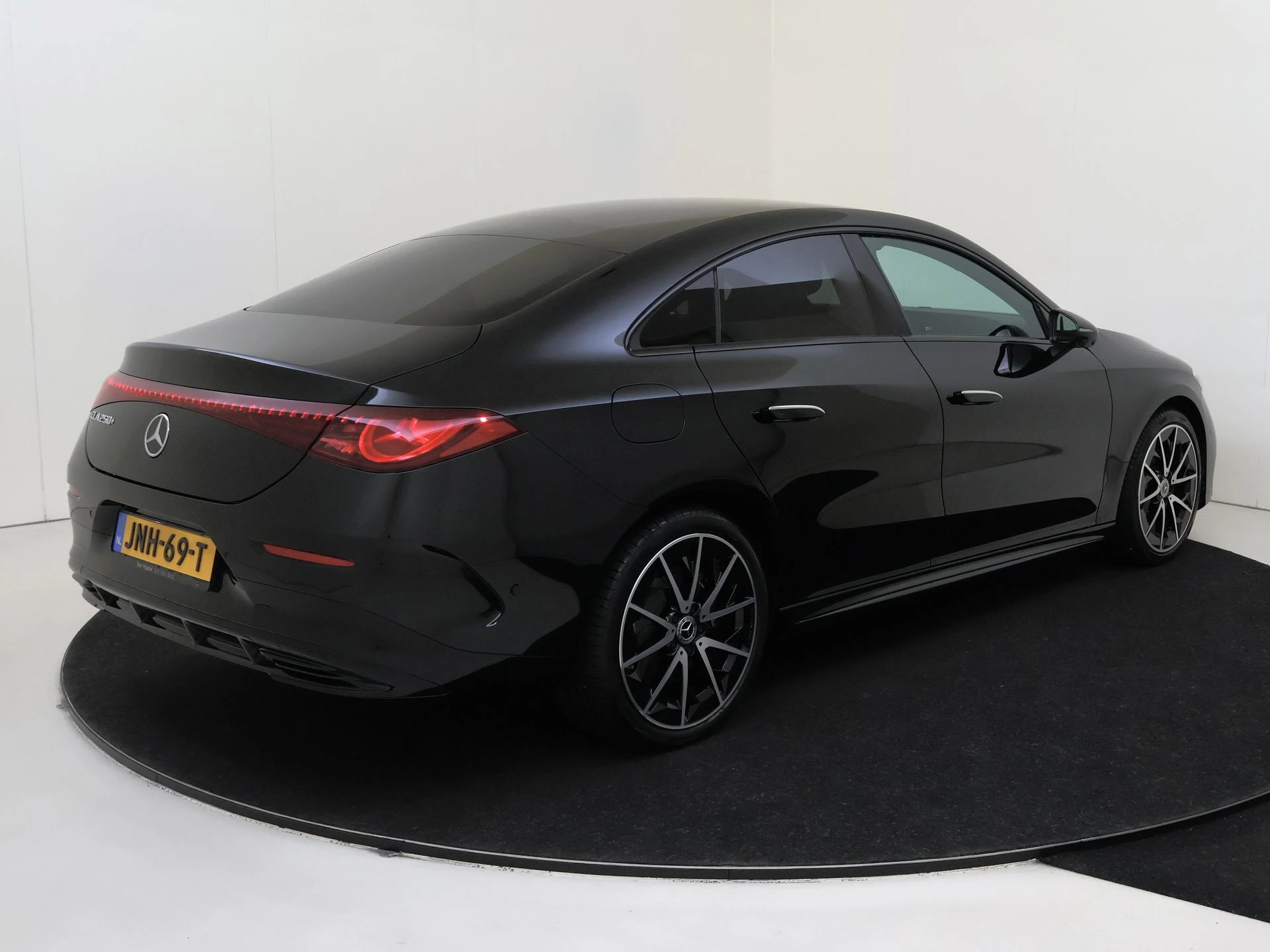 Mercedes-Benz-CLA-image-3