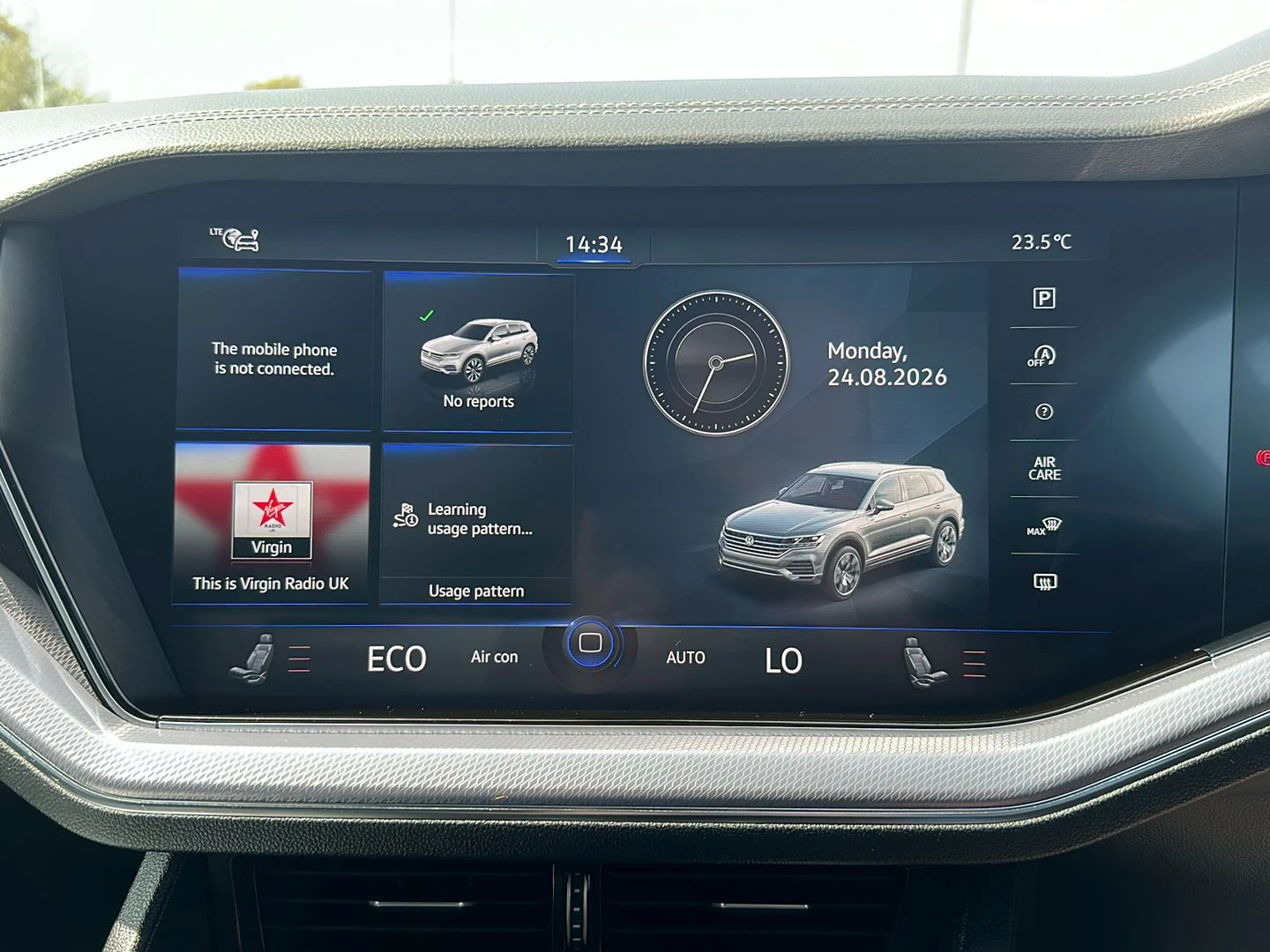 Volkswagen-Touareg-image-10