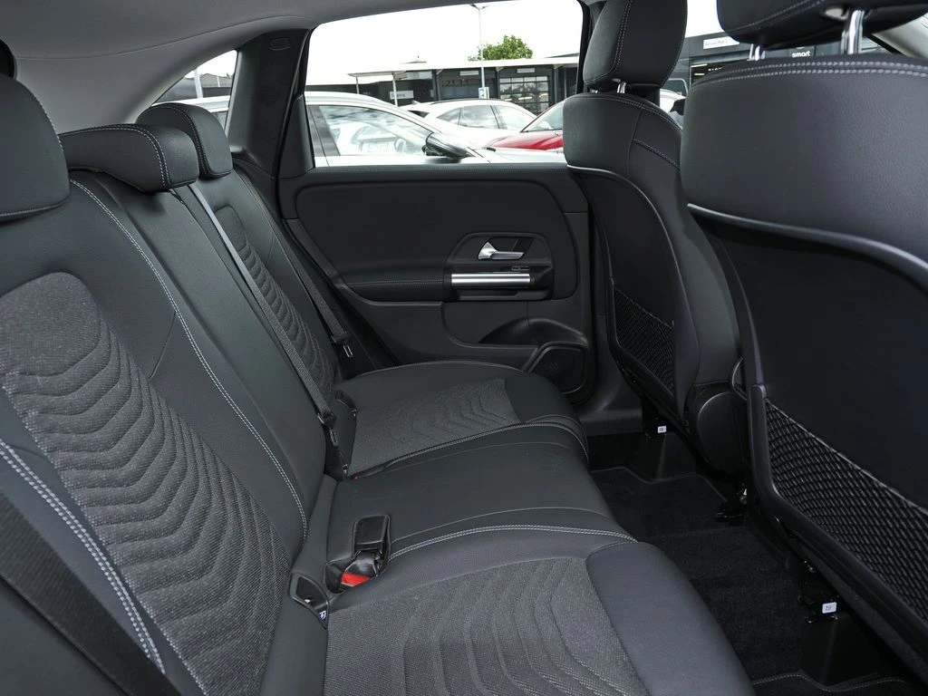 Mercedes-Benz-B-Klasse 200-image-13