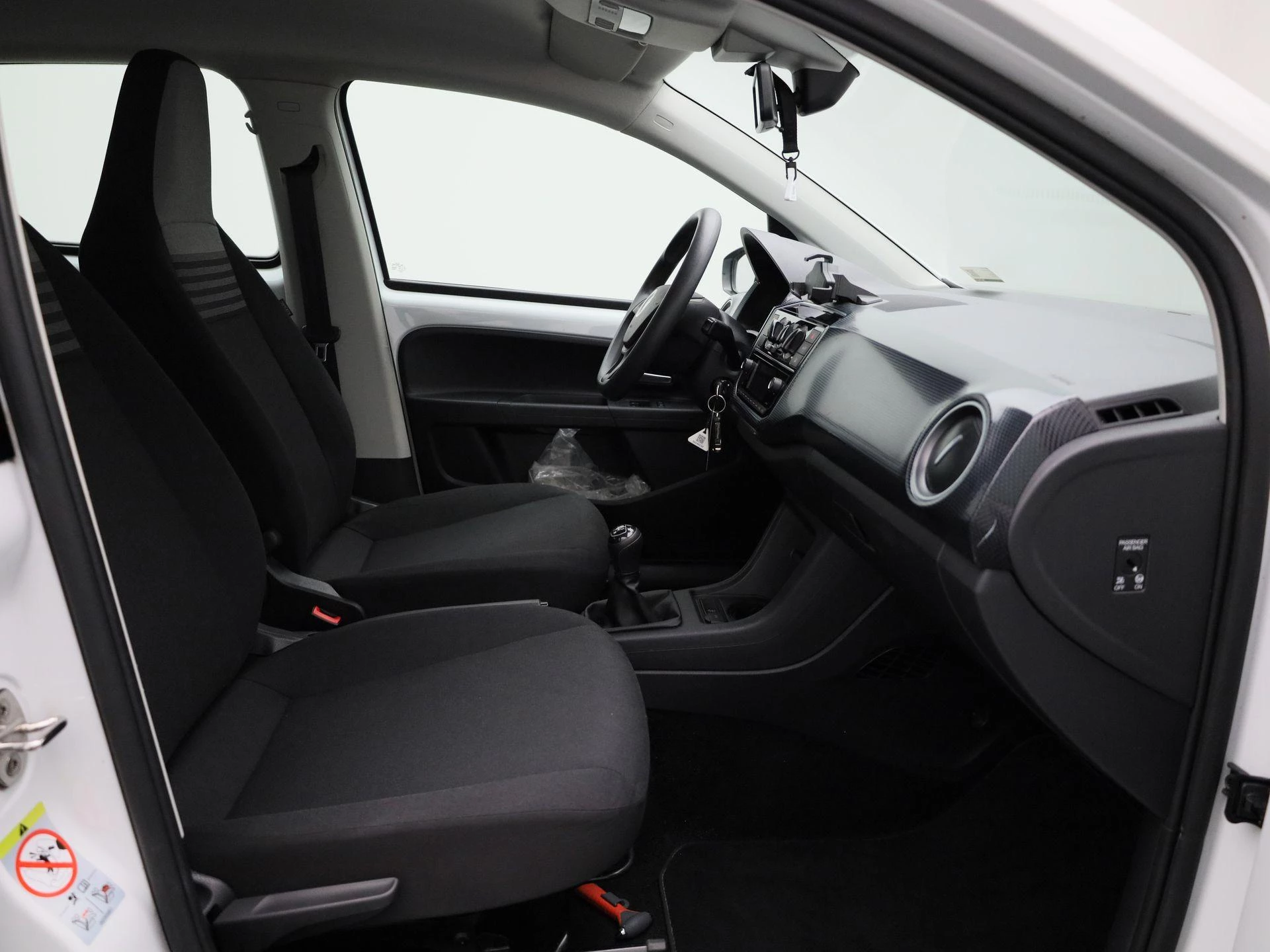 Volkswagen-up!-image-24