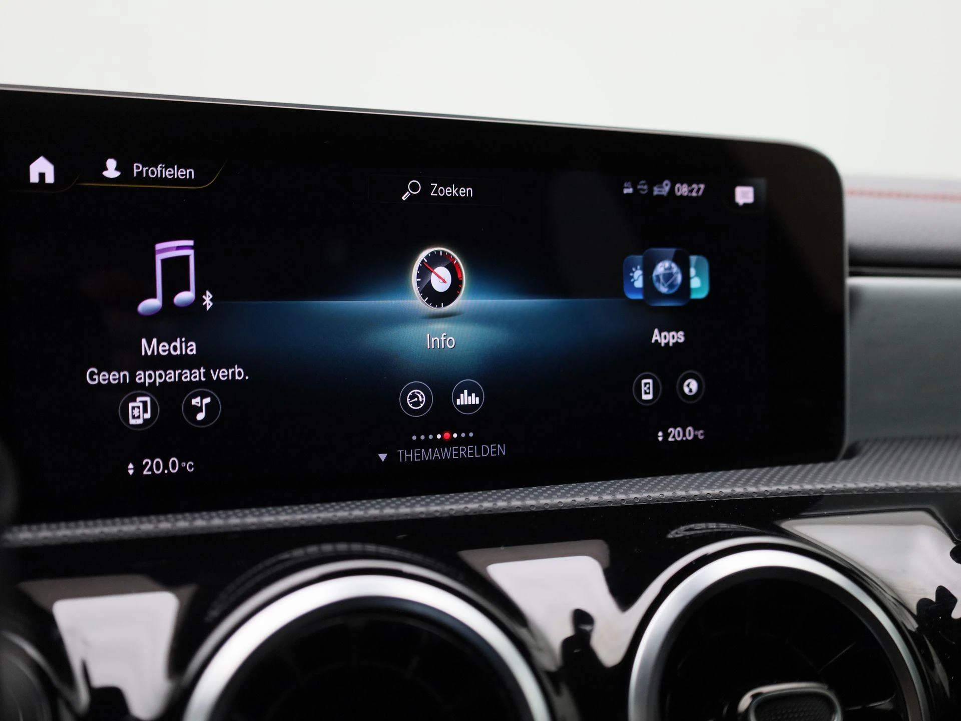 Mercedes-Benz-CLA-image-16