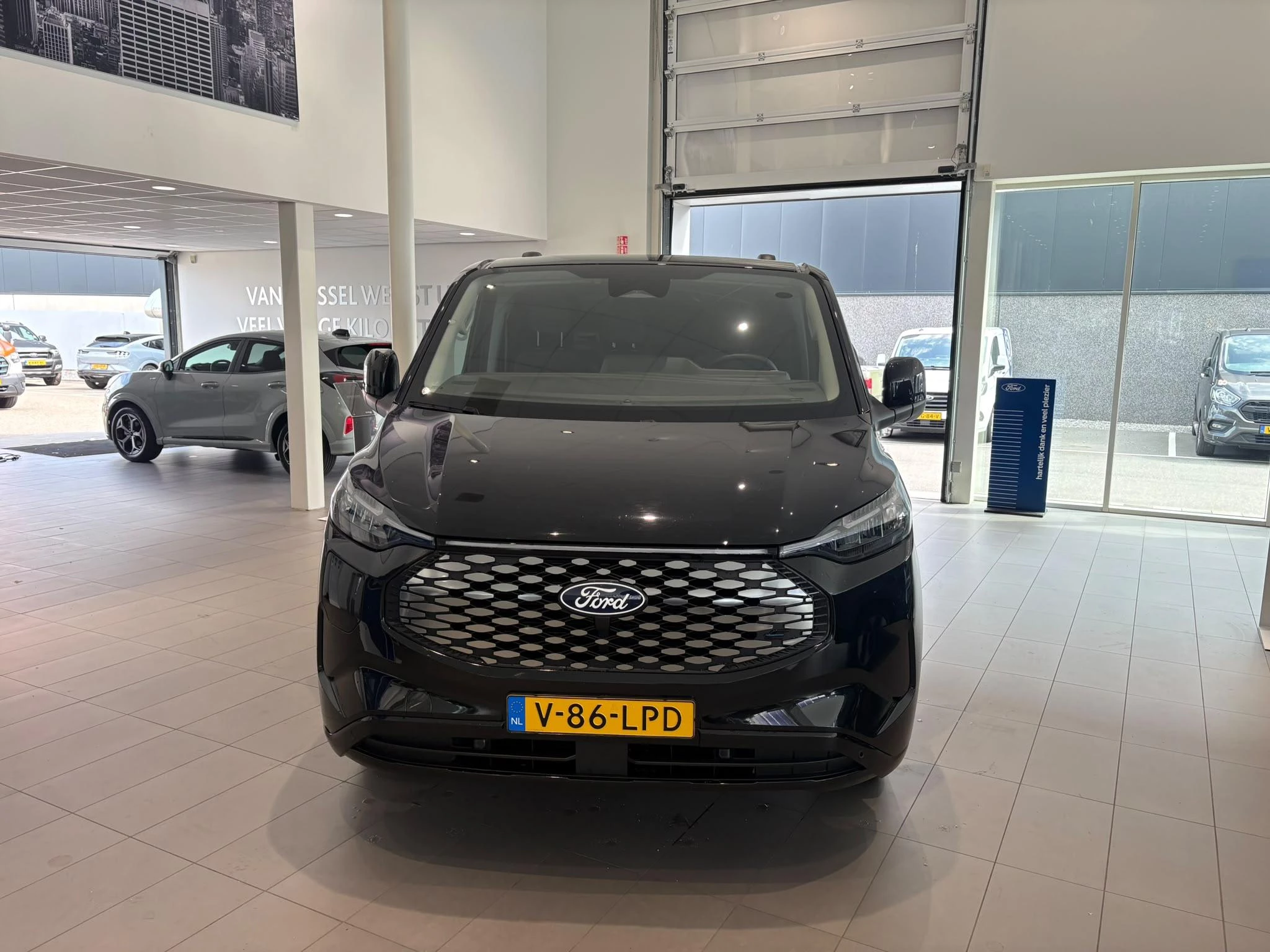 Ford E-Transit Cust. 320 L2H1 Limited 65 kWh
