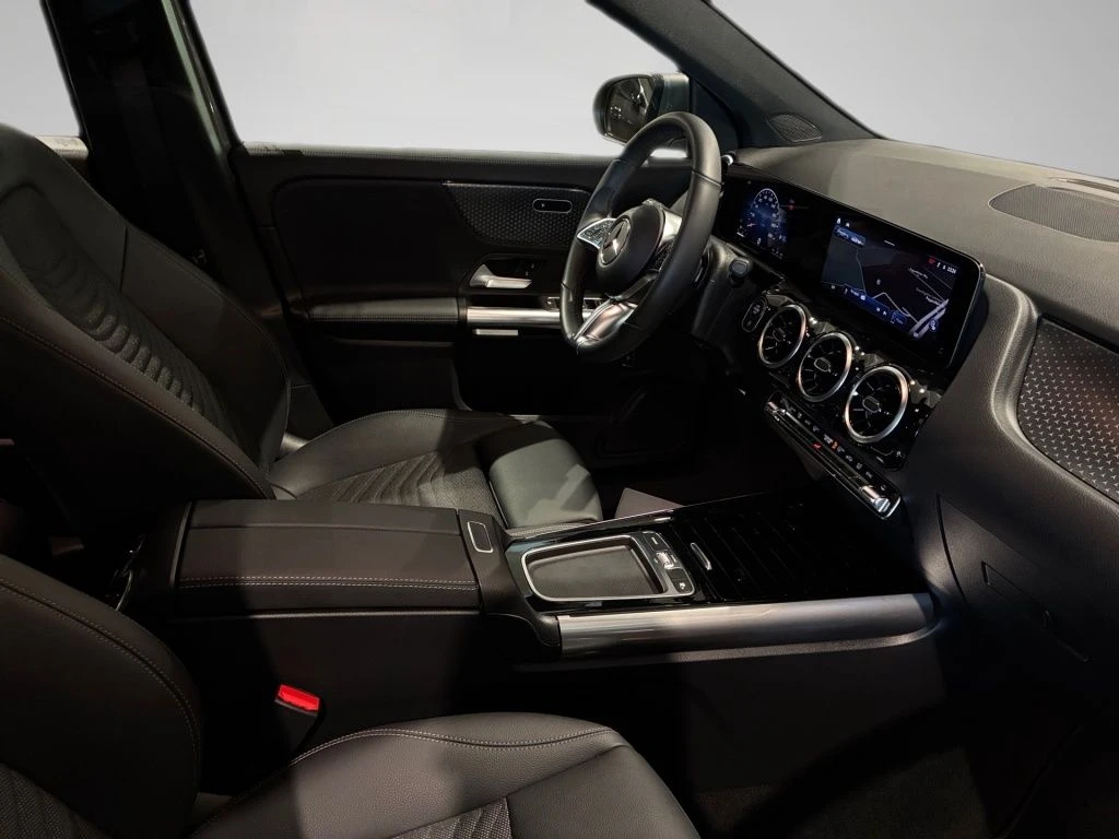 Mercedes-Benz-GLA 200 d-image-15