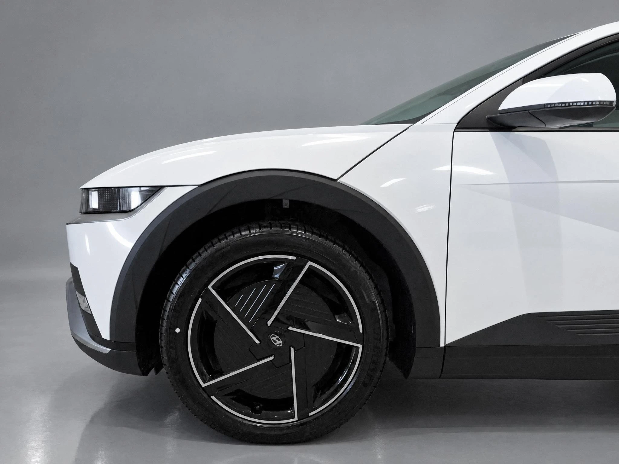 Hyundai-IONIQ 5-image-3