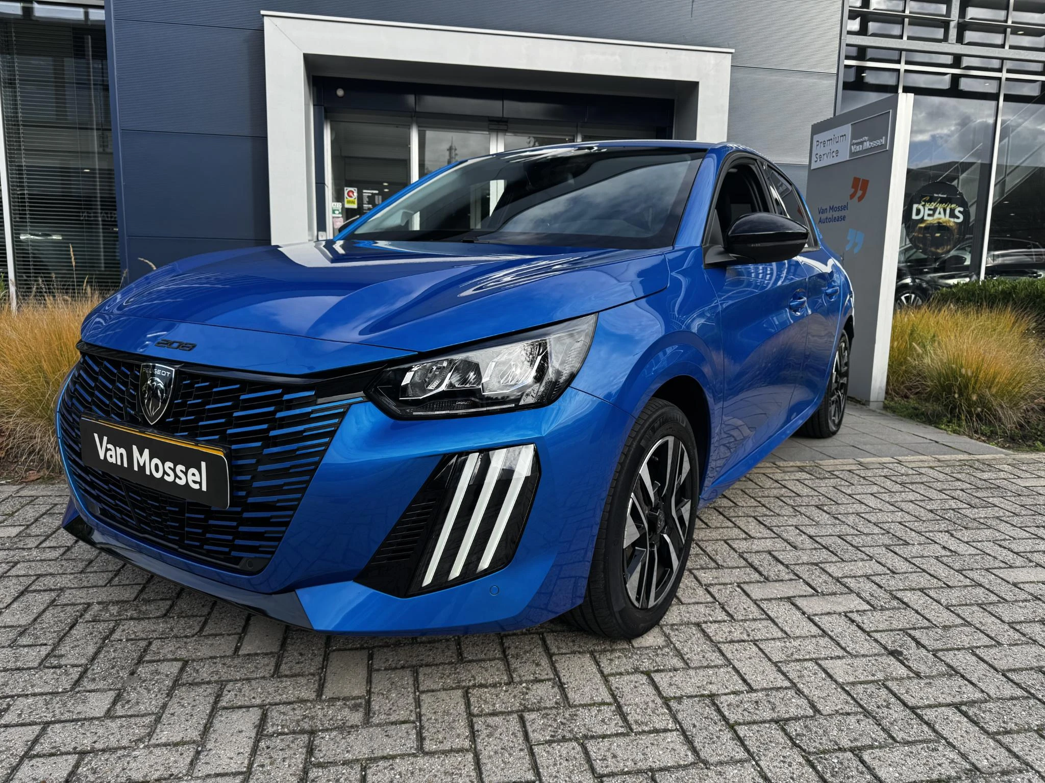 Peugeot-e-208-image-2