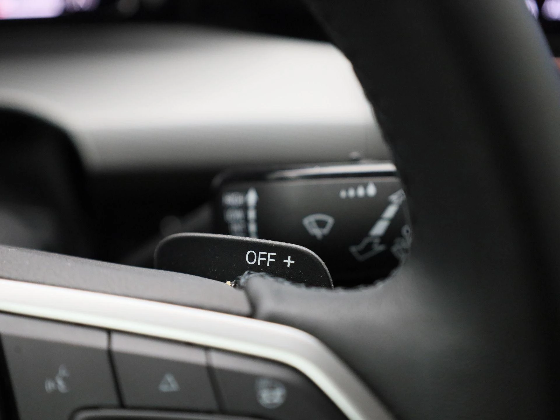 Volkswagen-Golf-image-26