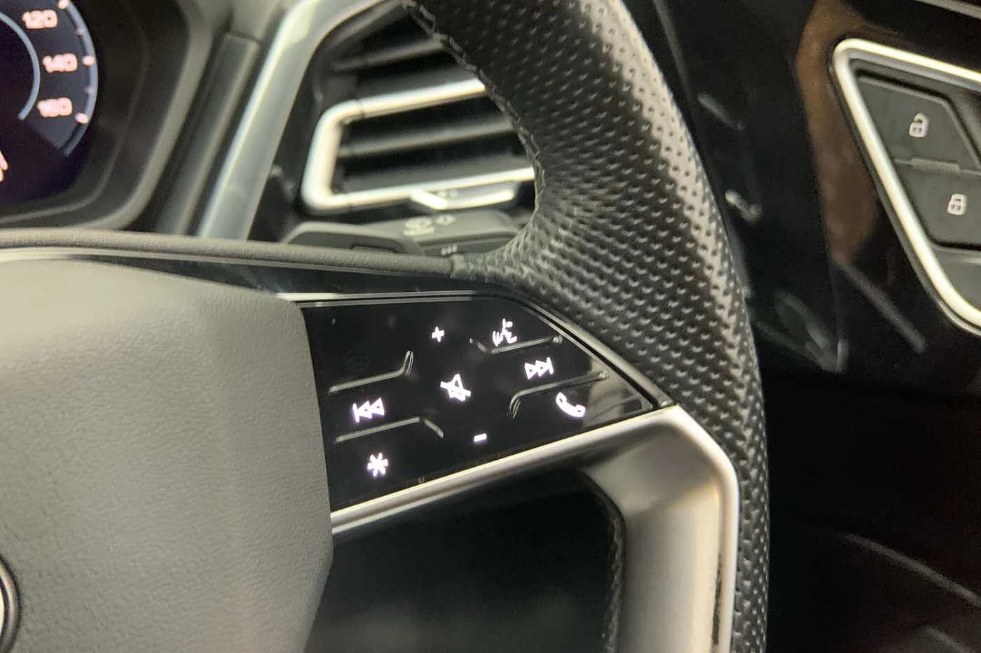 Audi-Q4 Sportback e-tron-image-29