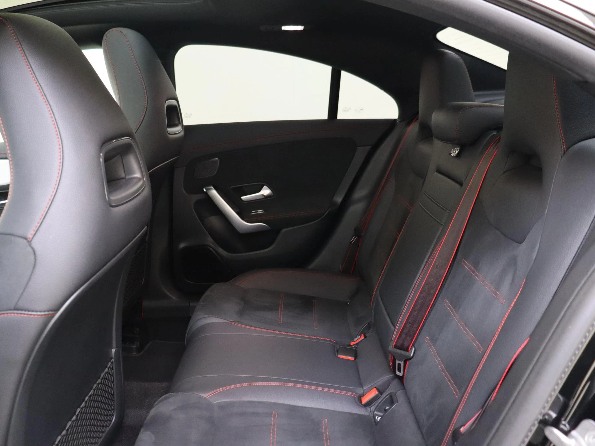 Mercedes-Benz-CLA-image-15