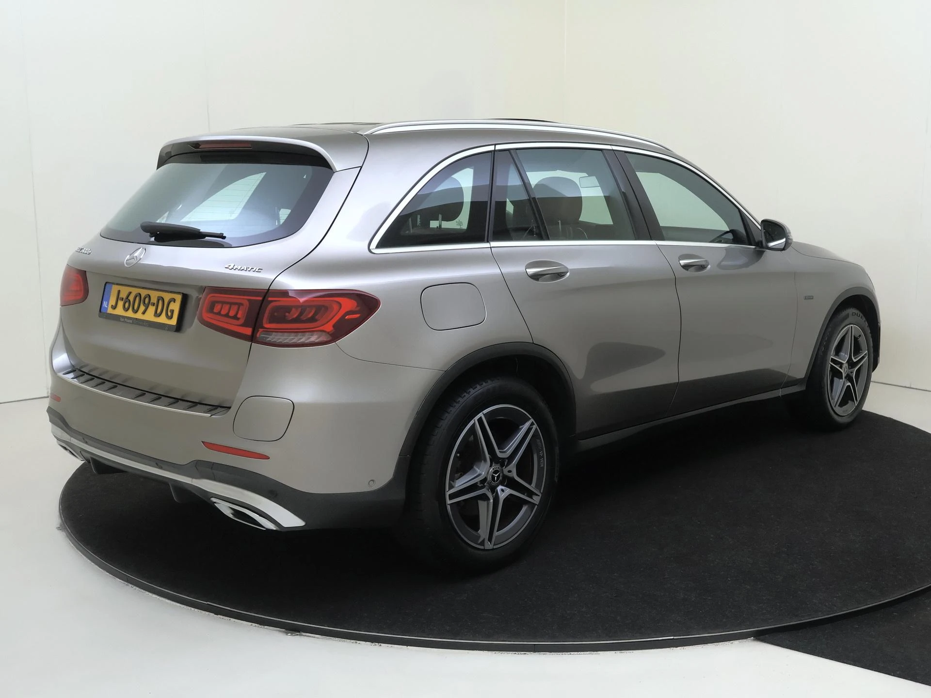 Mercedes-Benz GLC 300e 4MATIC Premium Plus