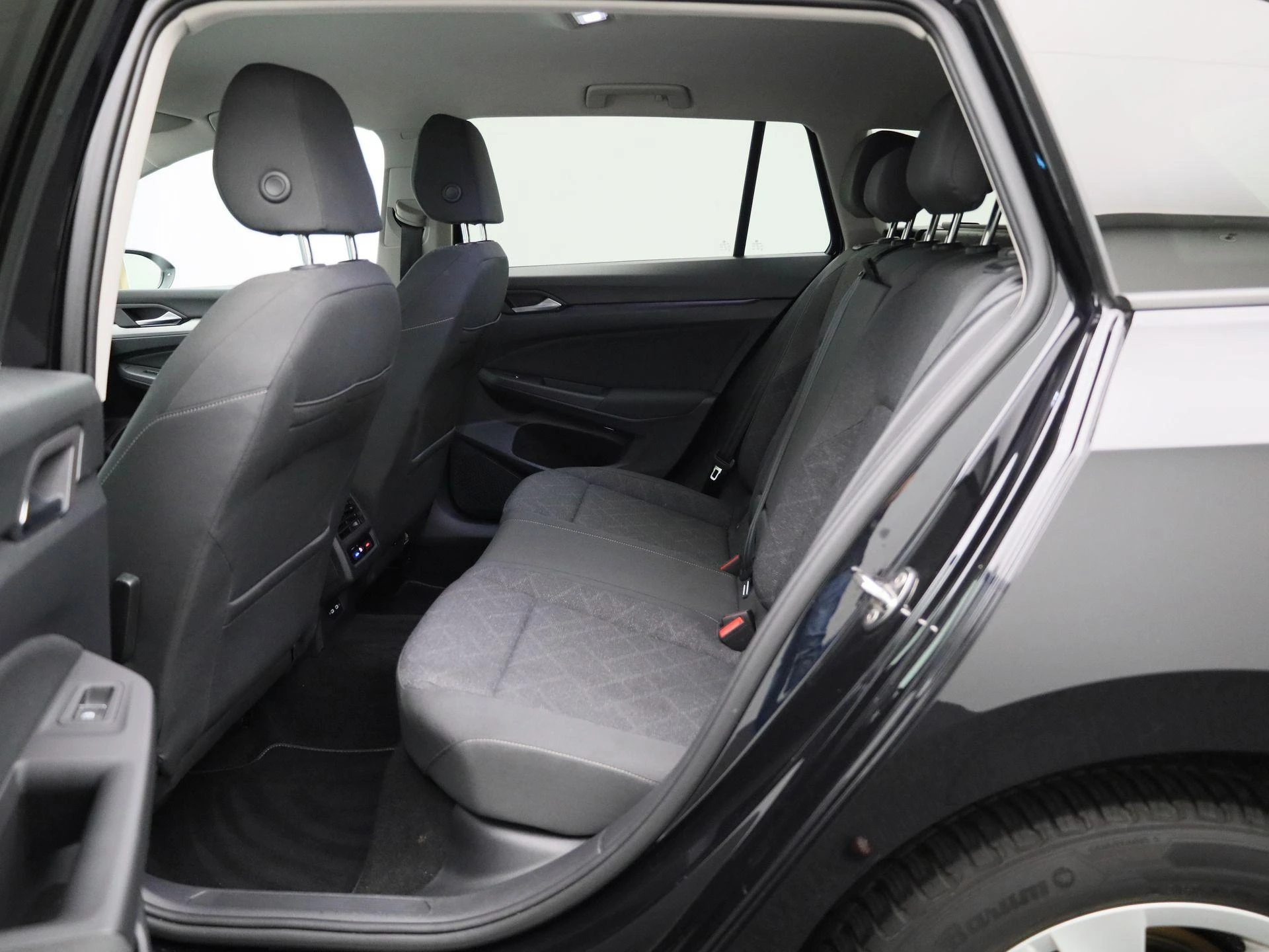 Volkswagen-Golf-image-9