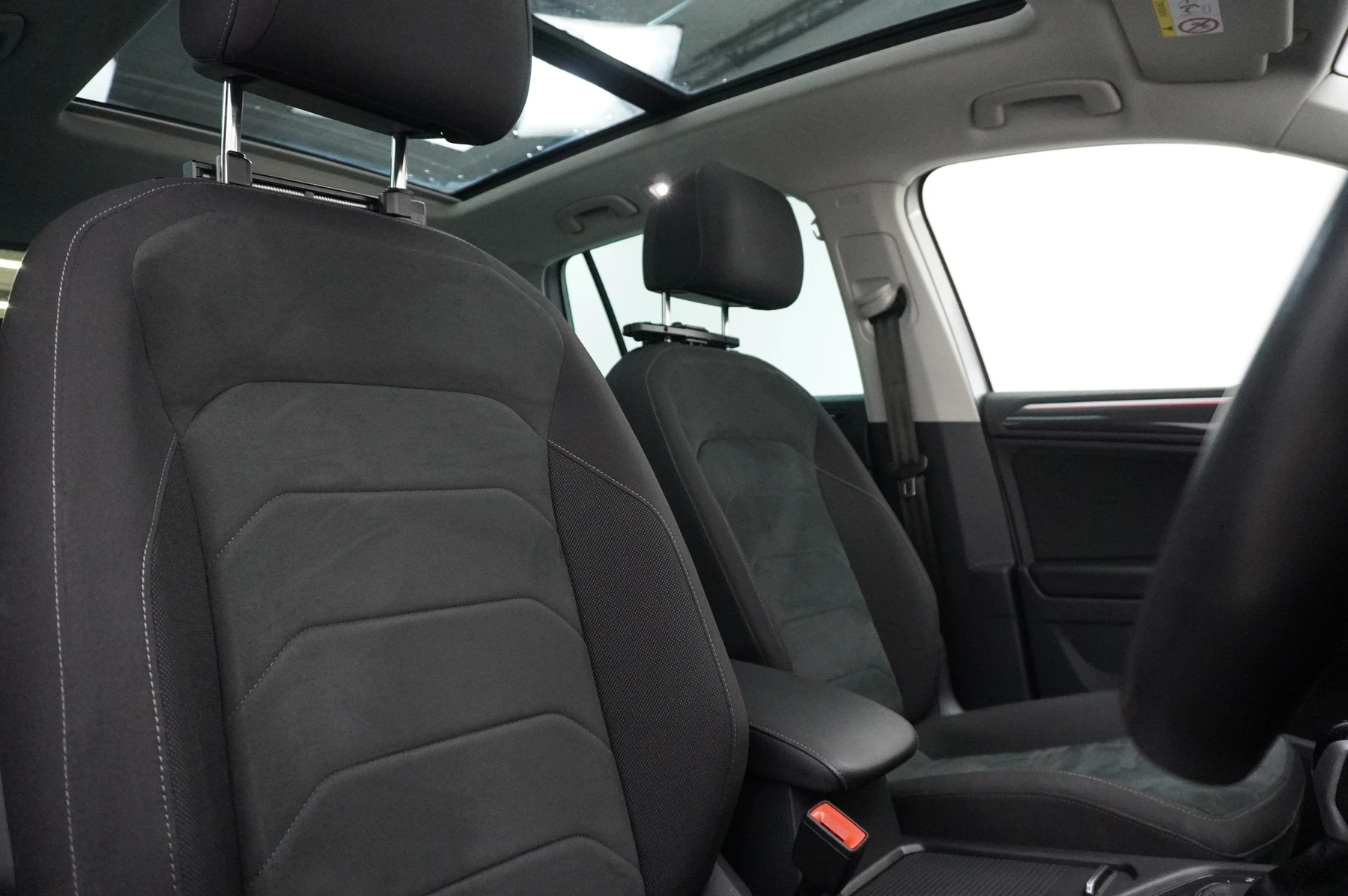 Volkswagen-Tiguan-image-12