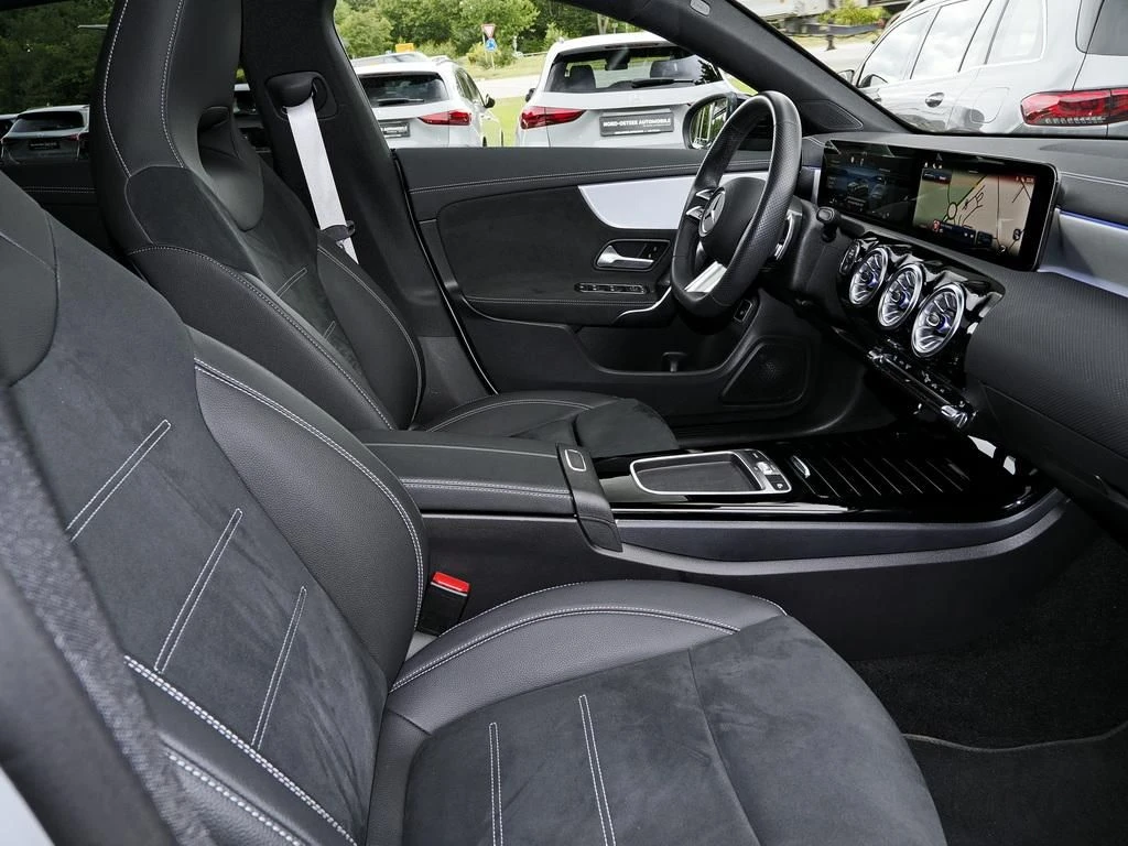 Mercedes-Benz-CLA 200-image-11