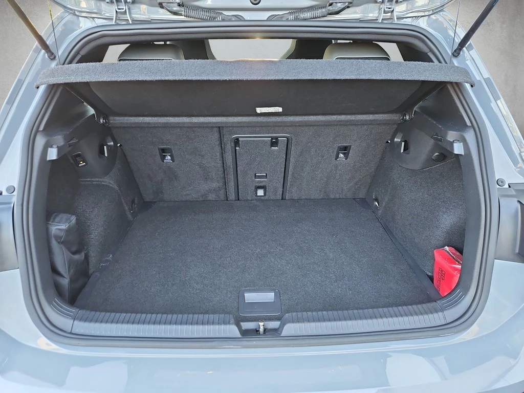 Volkswagen Golf VIII Lim. 1.5 TSI R-Line *Kamera*HUD*AHK*