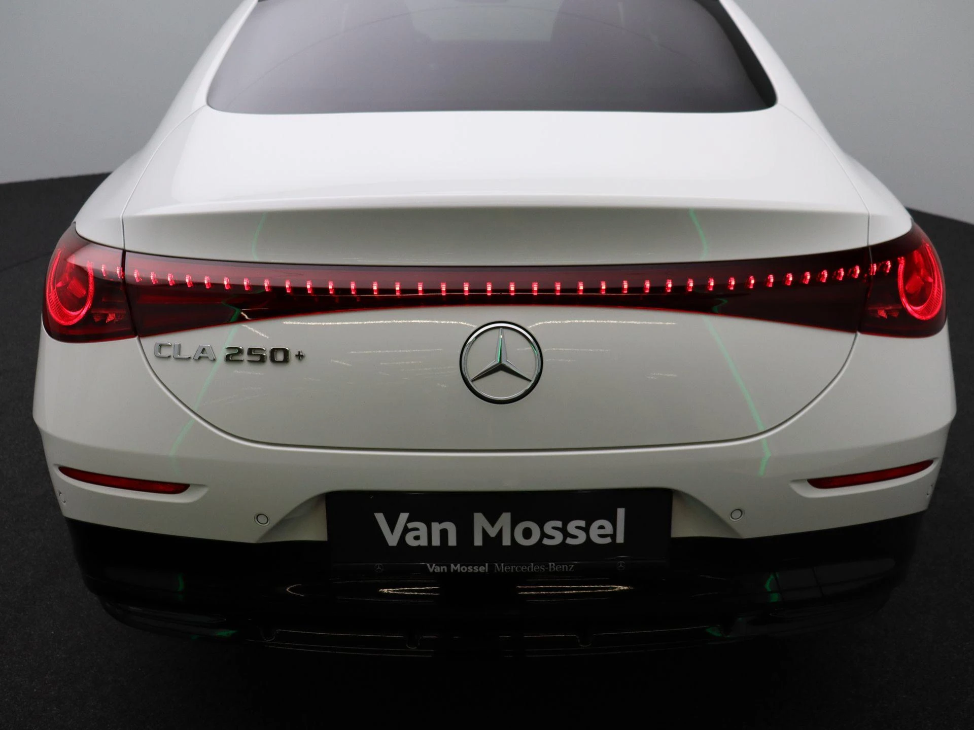 Mercedes-Benz-CLA-image-16
