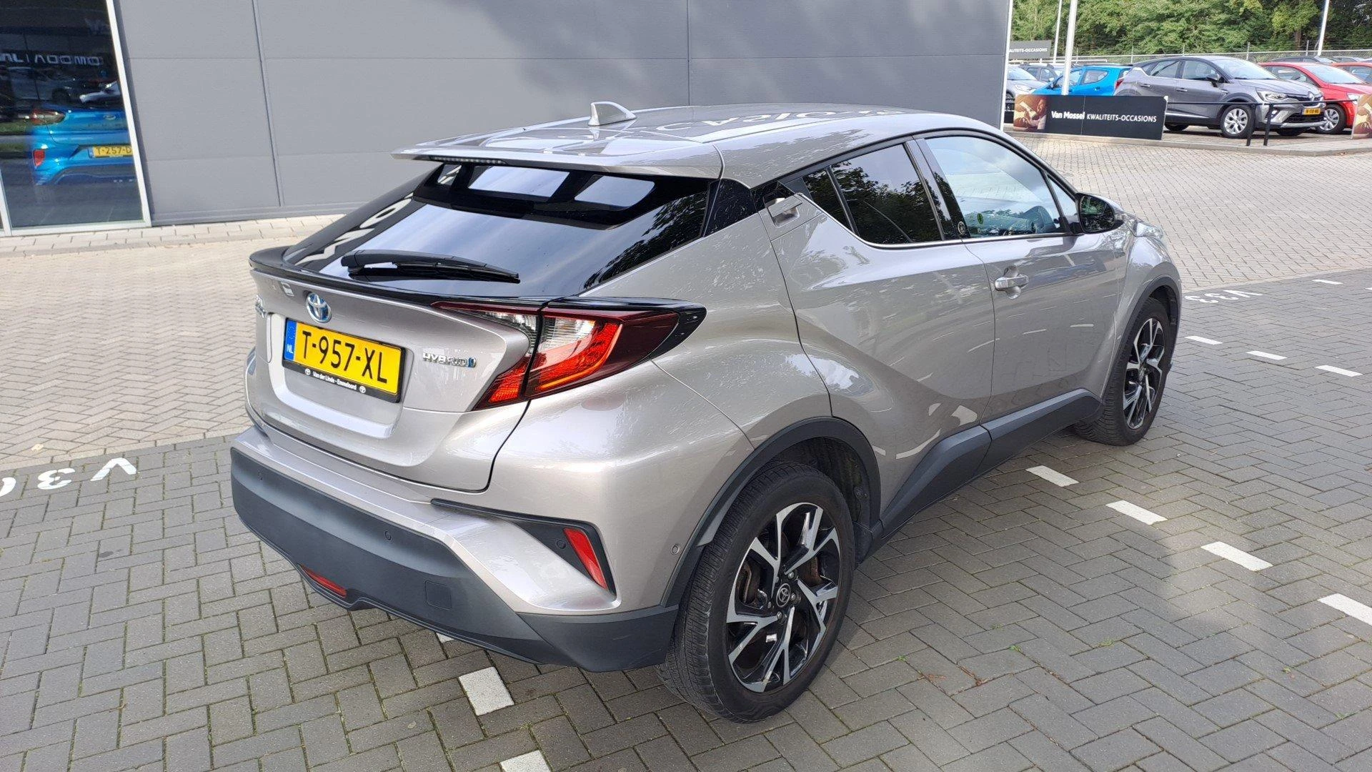 Toyota-C-HR-image-4