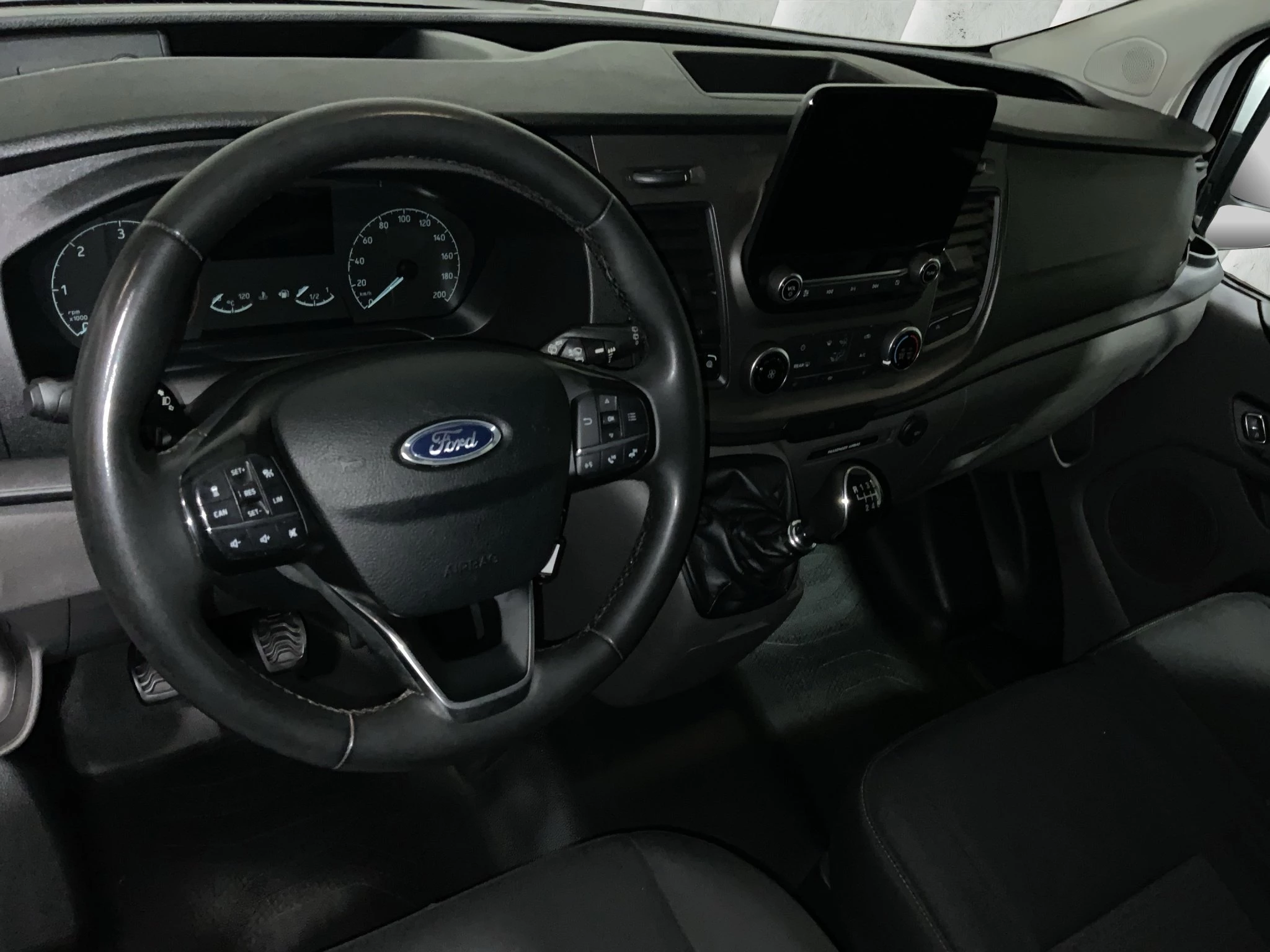 Ford-Transit Custom-image-10