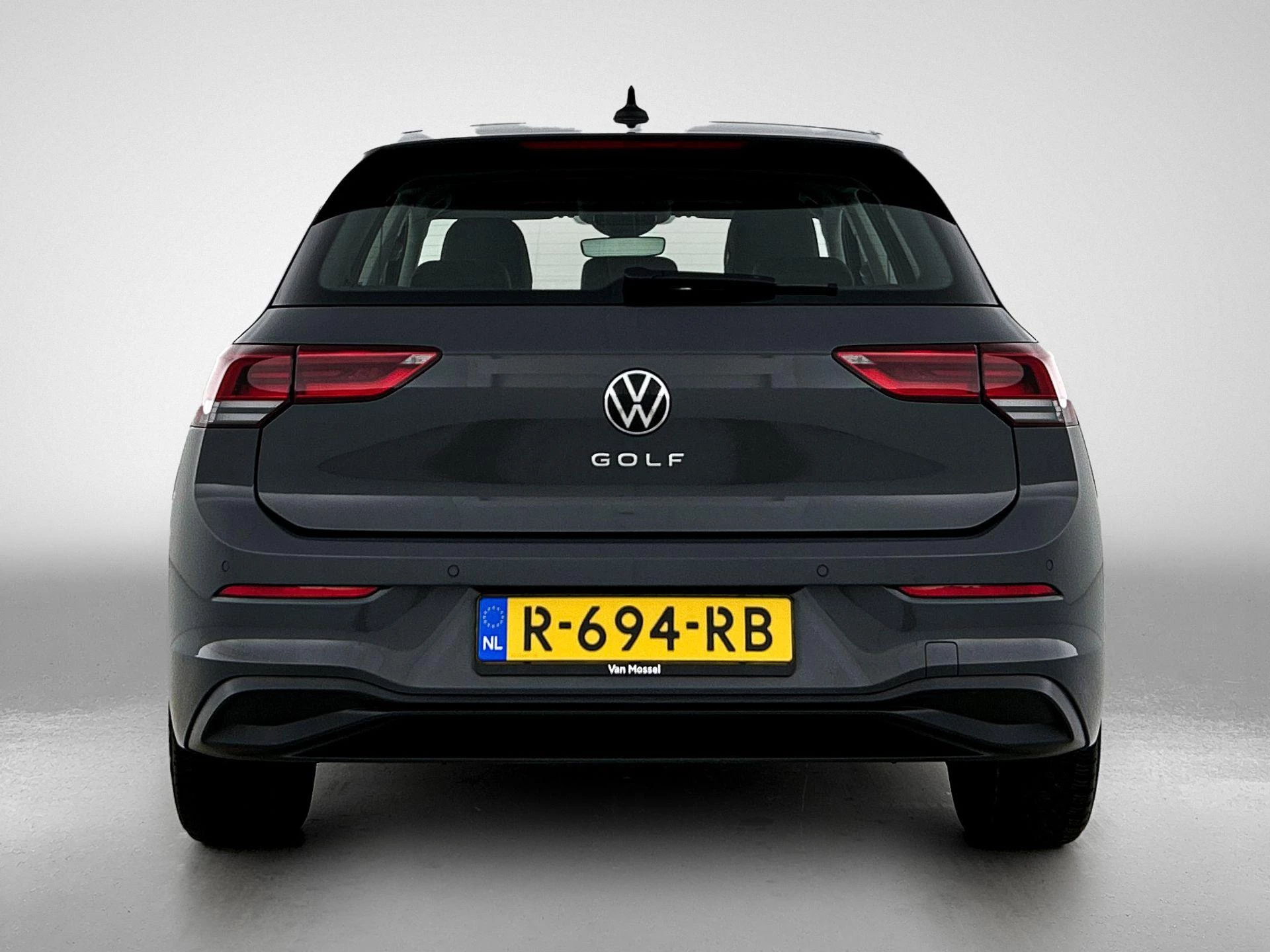 Volkswagen-Golf-image-2