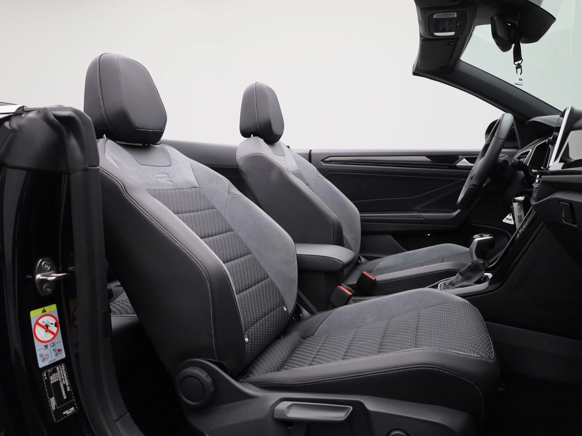 Volkswagen-T-Roc-image-41