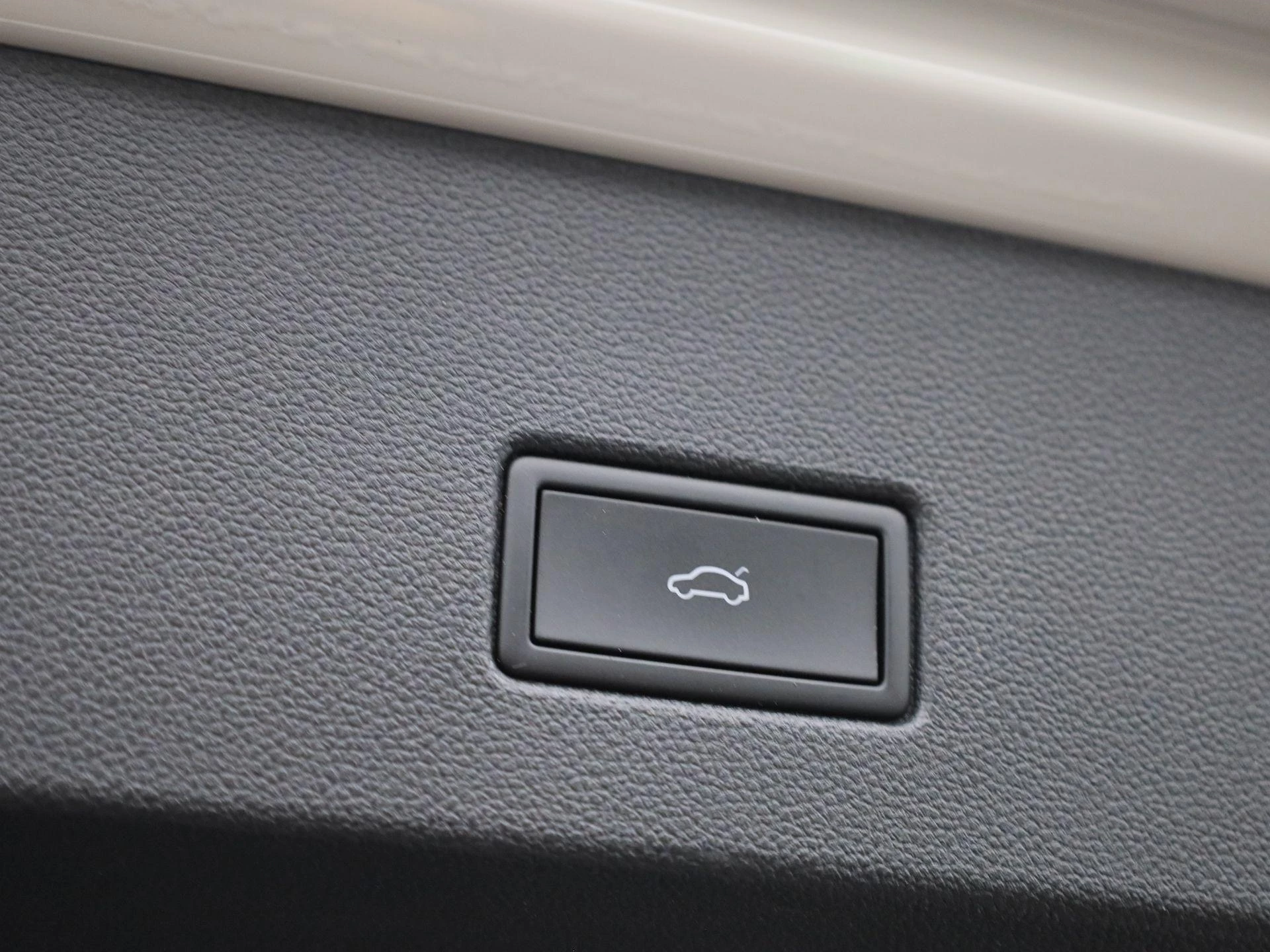 Volkswagen-T-Roc-image-14