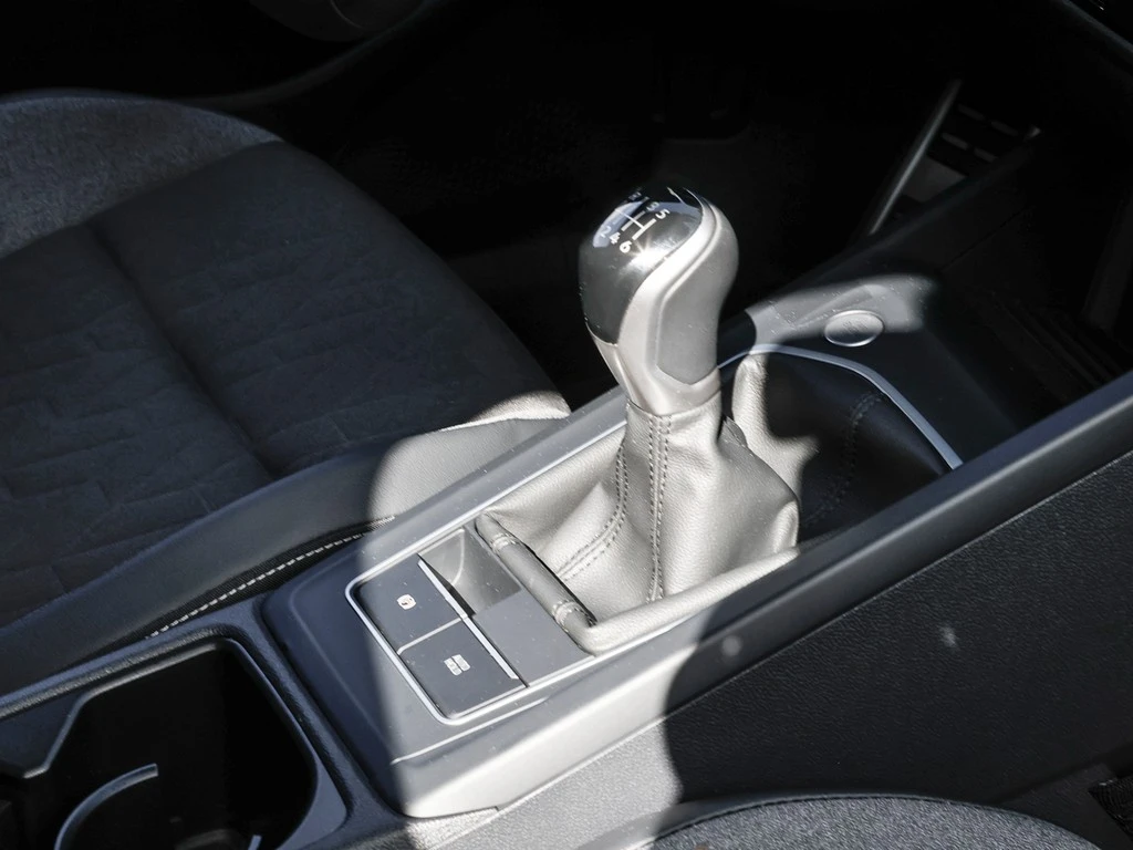 Volkswagen-Golf-image-8
