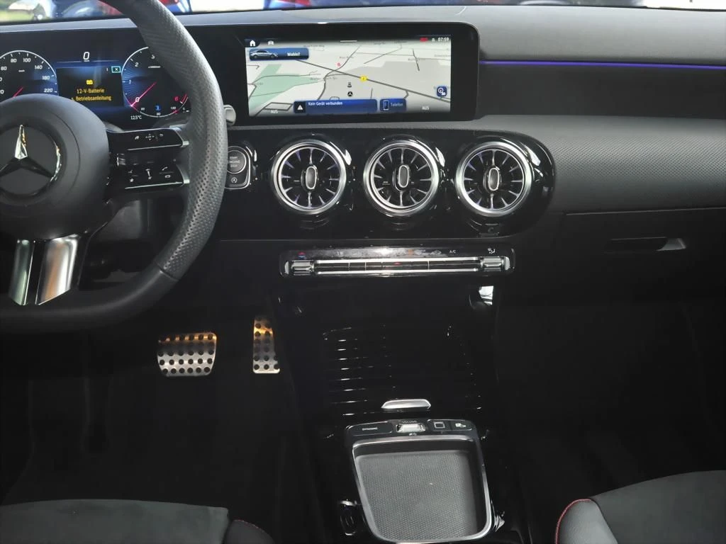 Mercedes-Benz-A-Klasse 200 d-image-10