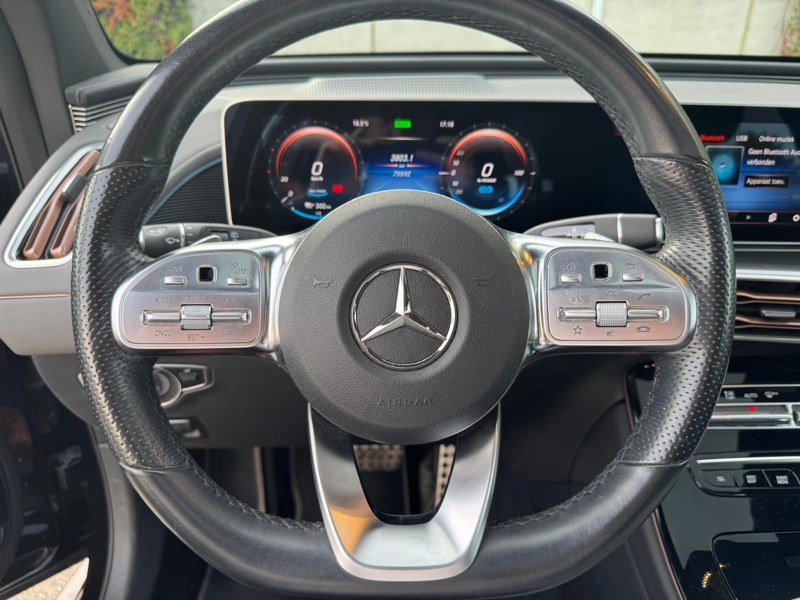 Mercedes-Benz-EQC-image-14
