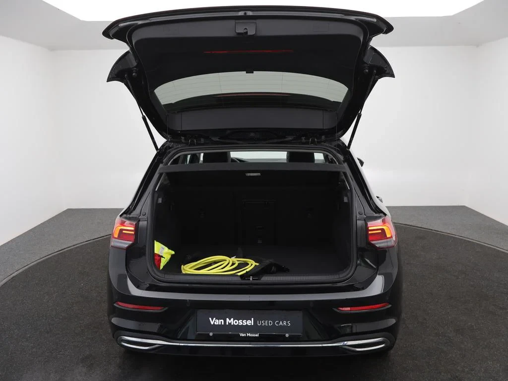 Volkswagen-Golf-image-12