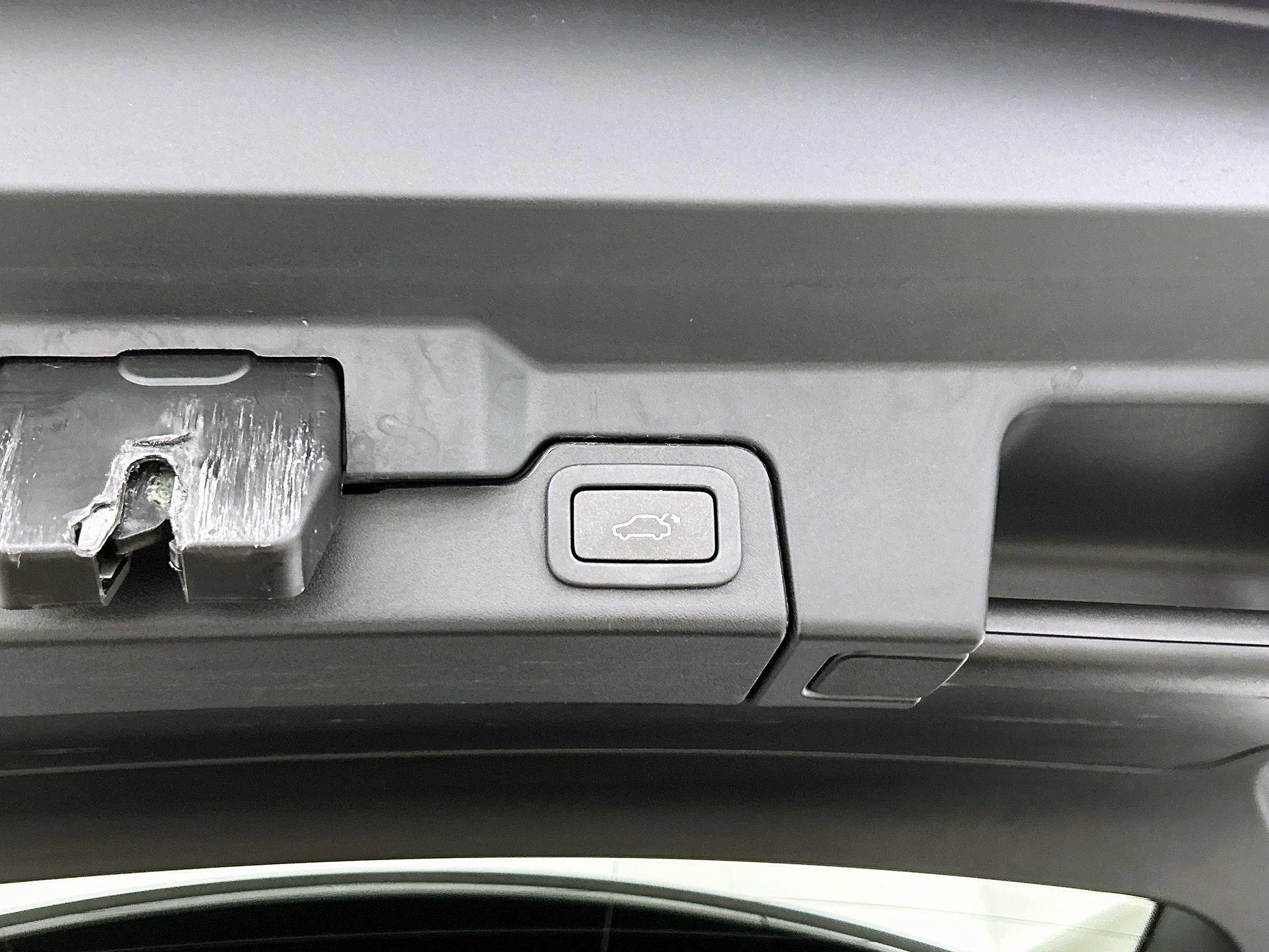 Land Rover-Range Rover Evoque-image-27