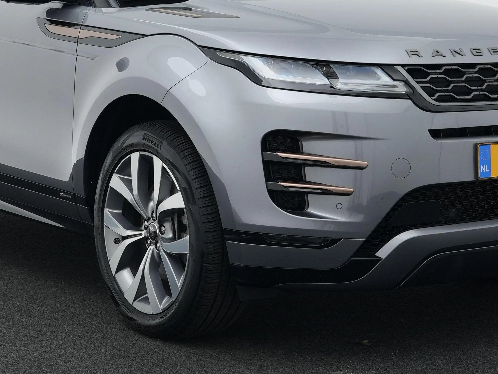 Land Rover-Range Rover Evoque-image-11