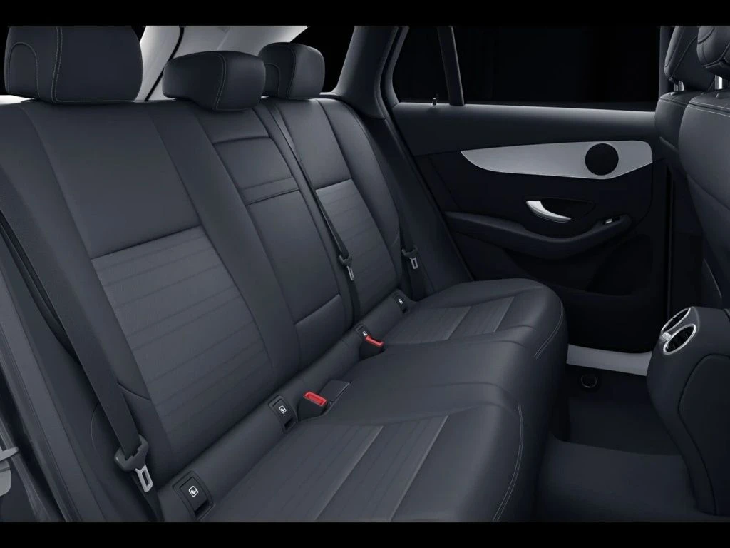 Mercedes-Benz-GLC 300 de-image-11