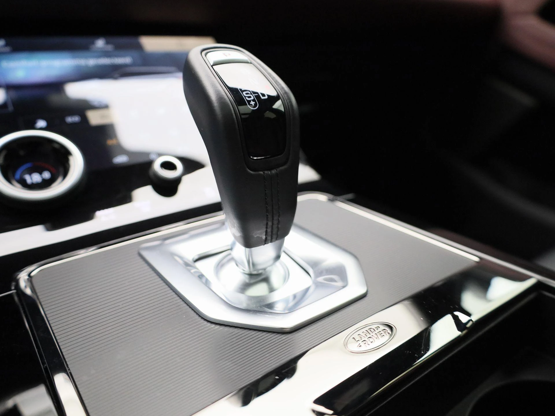 Land Rover-Range Rover Evoque-image-25