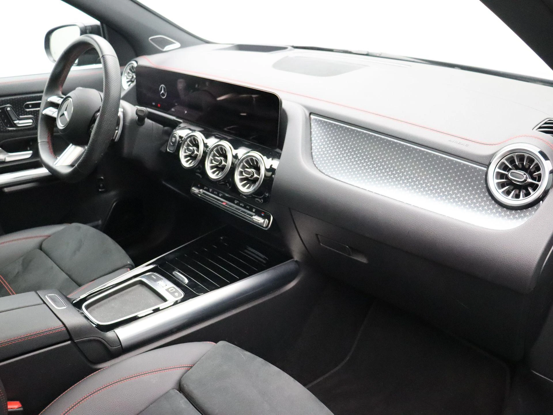 Mercedes-Benz-EQA-image-26
