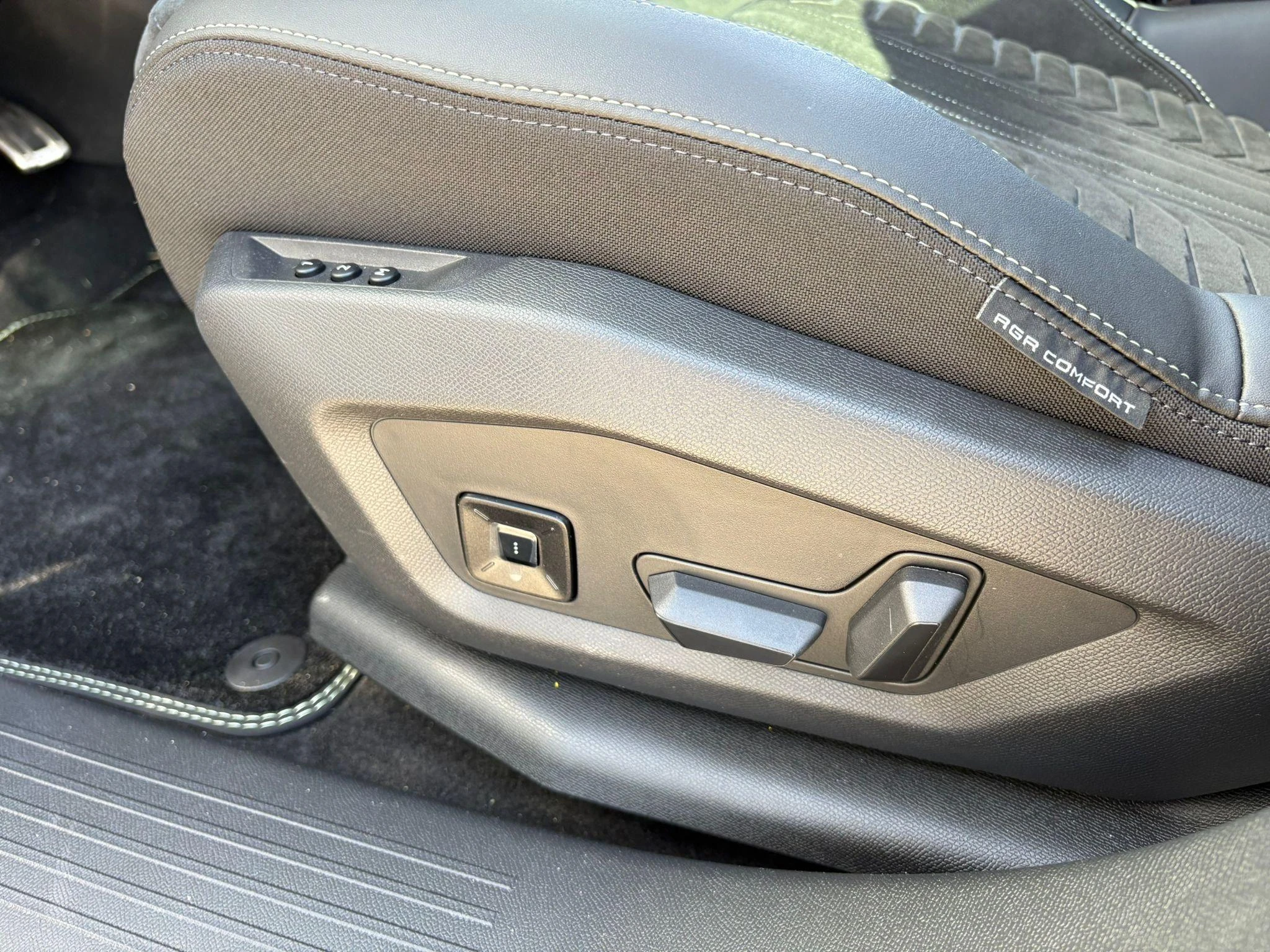 Peugeot-e-5008-image-23