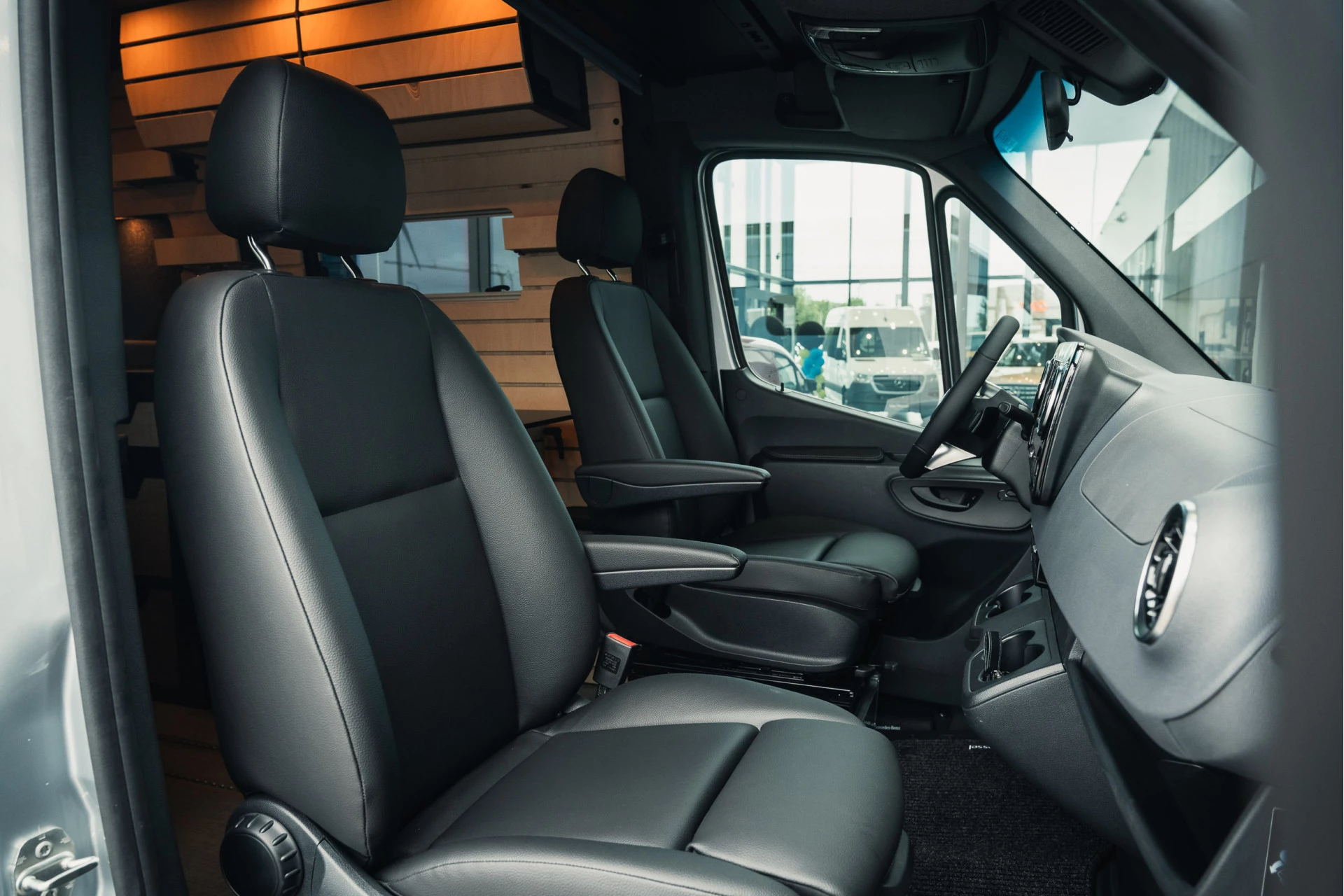 Mercedes-Benz-Sprinter-image-45