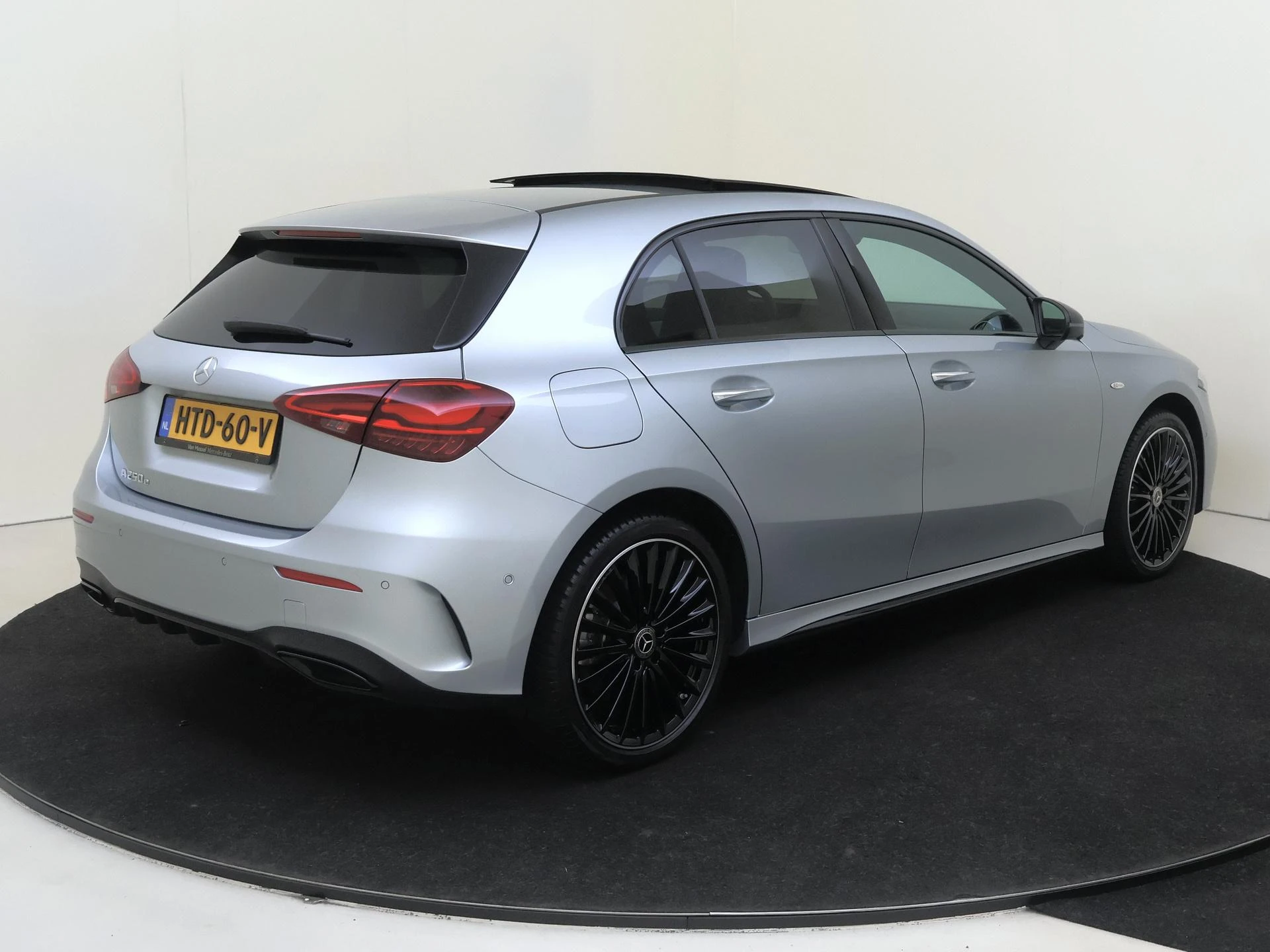 Mercedes-Benz-A-Klasse-image-3