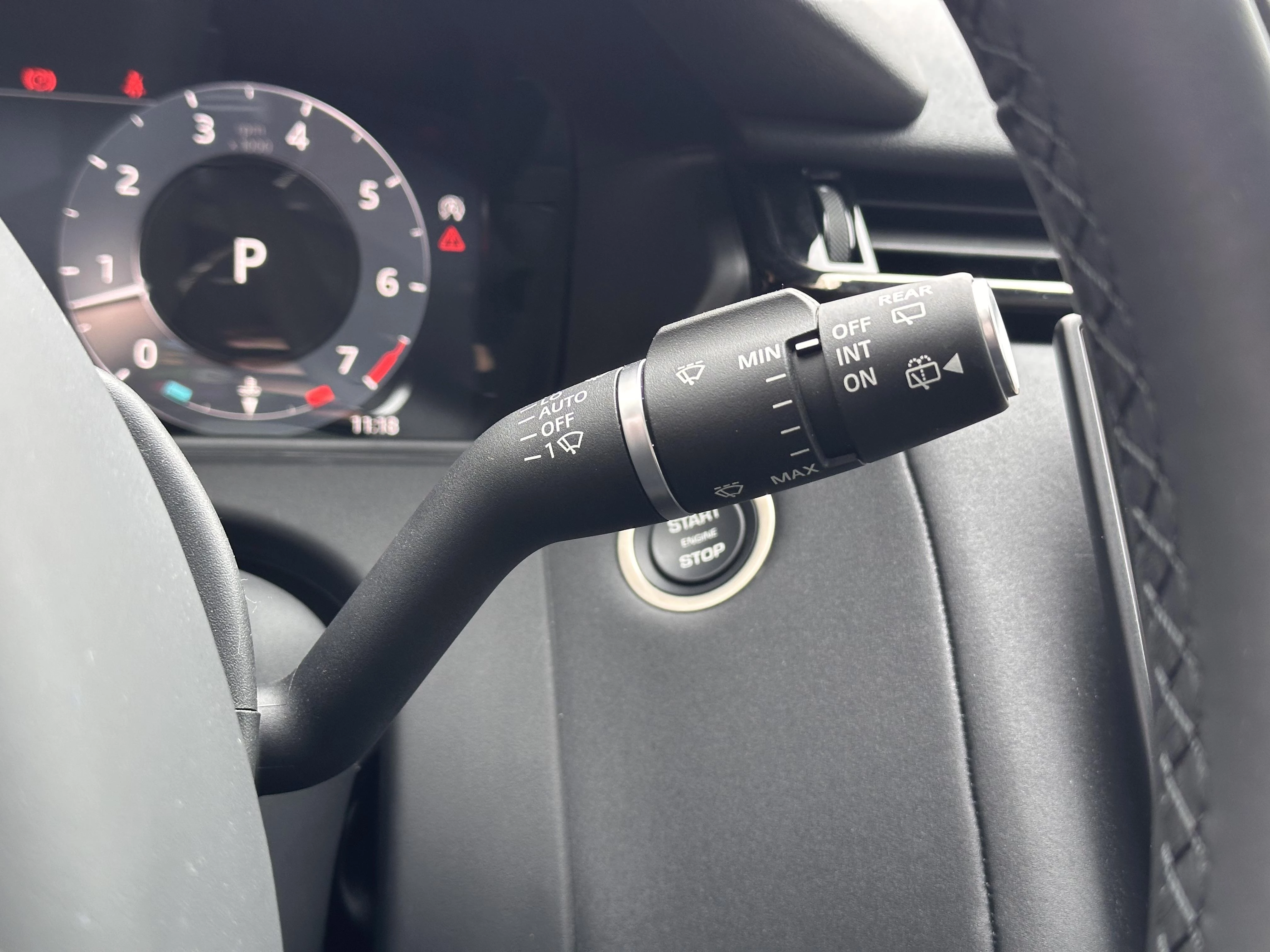 Land Rover-Range Rover Velar-image-21