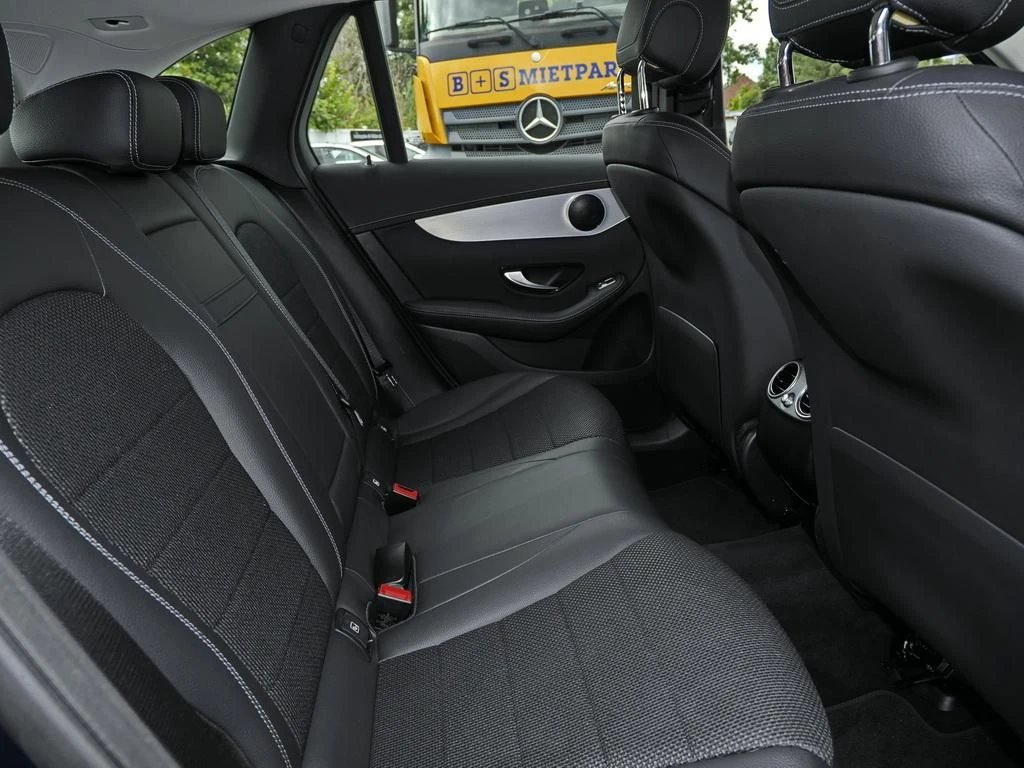 Mercedes-Benz-GLC 300 de-image-14