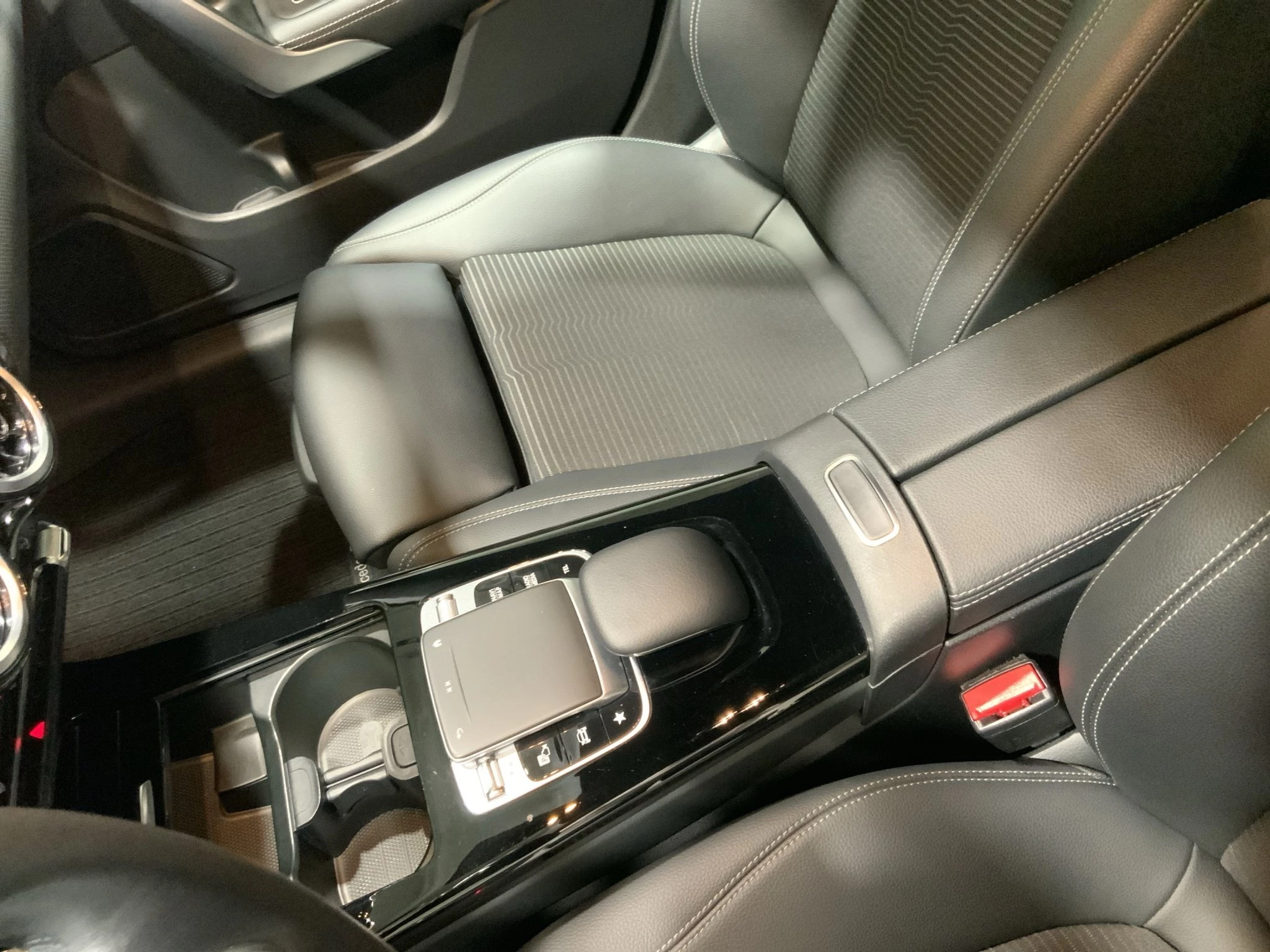 Mercedes-Benz-CLA-image-21