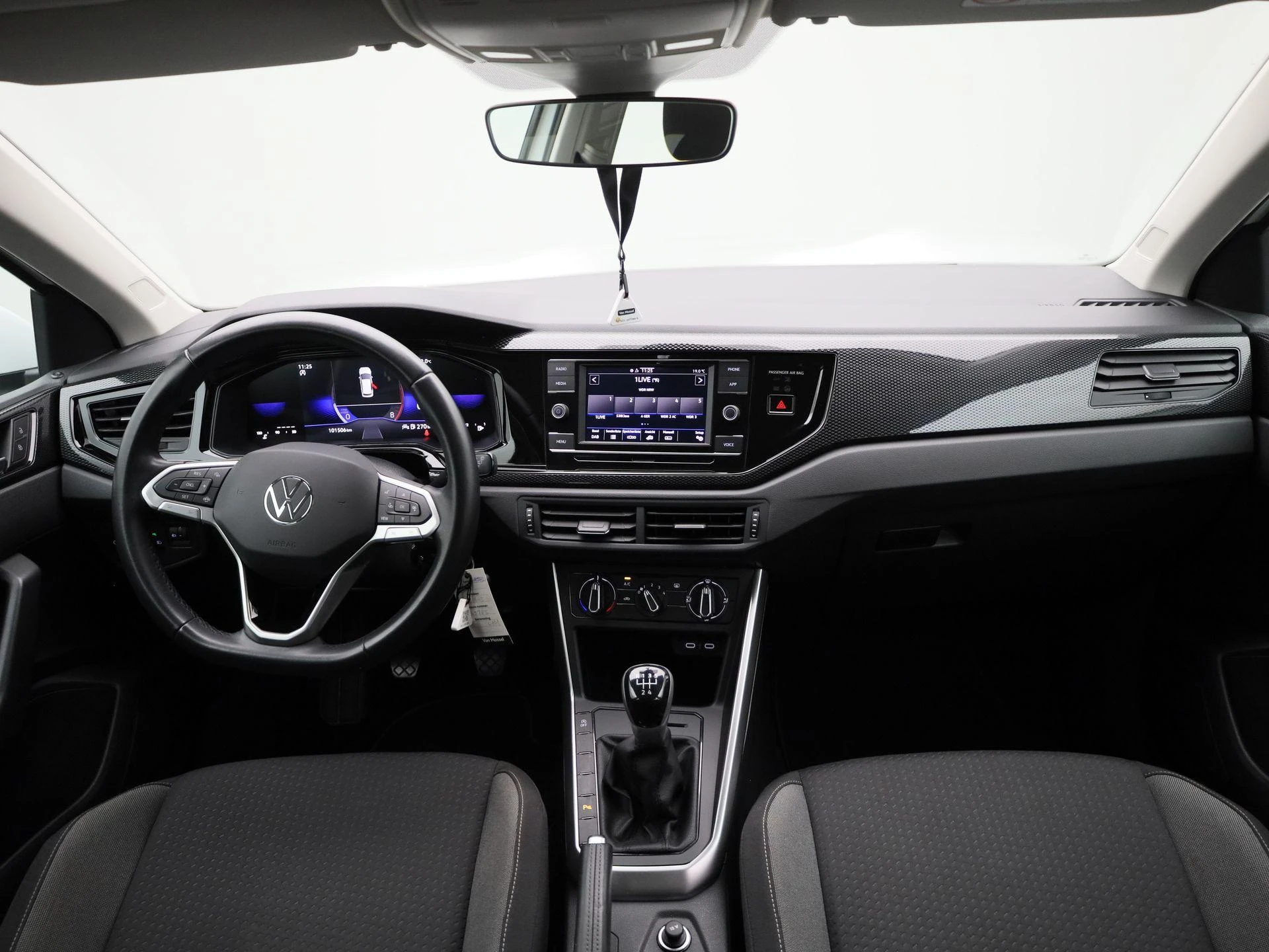 Volkswagen-Polo-image-32