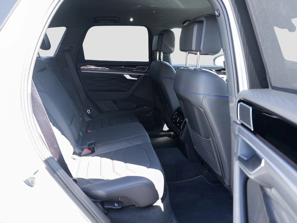 Volkswagen-Touareg-image-10