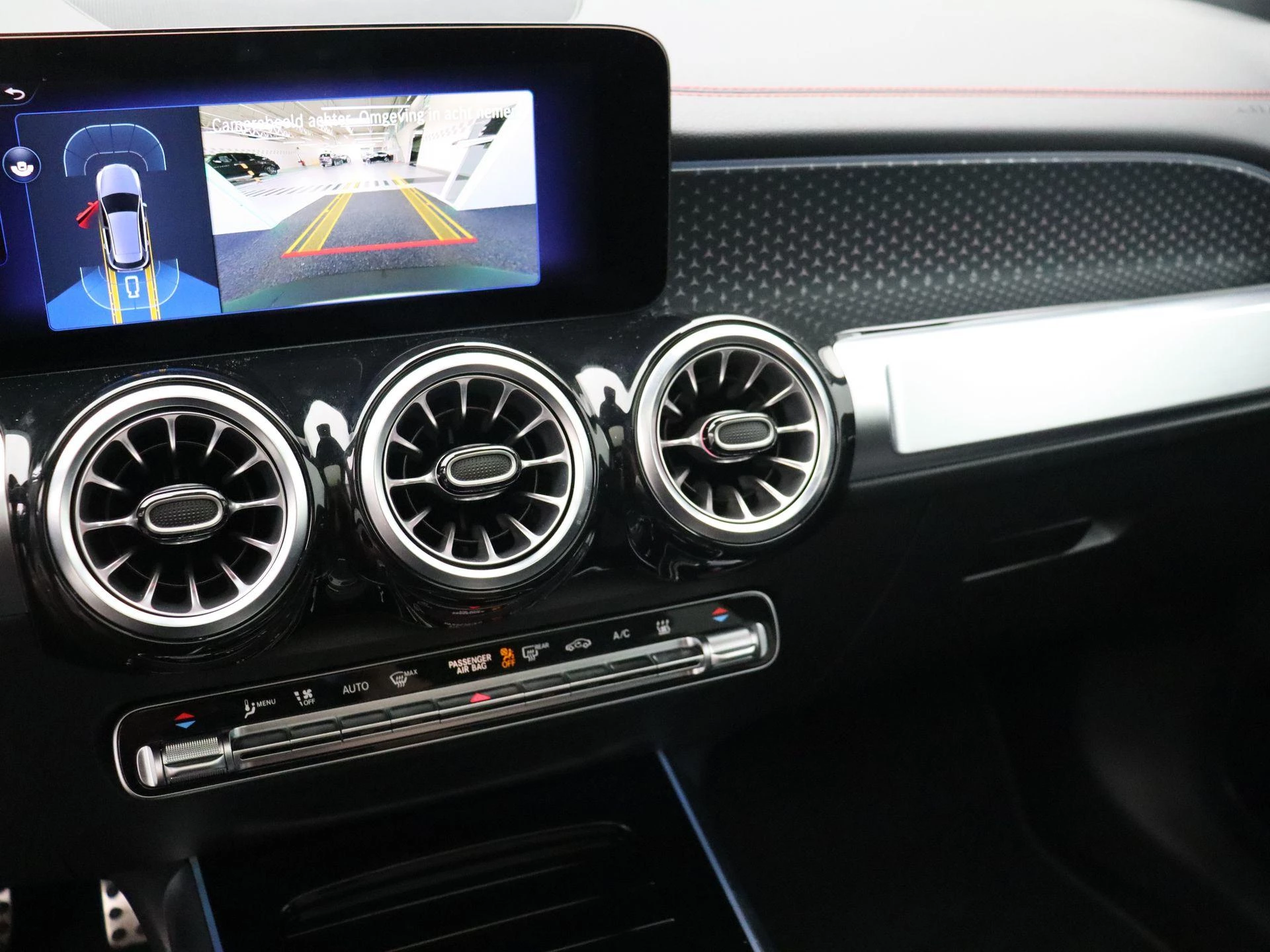 Mercedes-Benz EQB 250+ AMG Line + PANORAMISCH DAK + CARPLAY + ADVANCED SOUND +