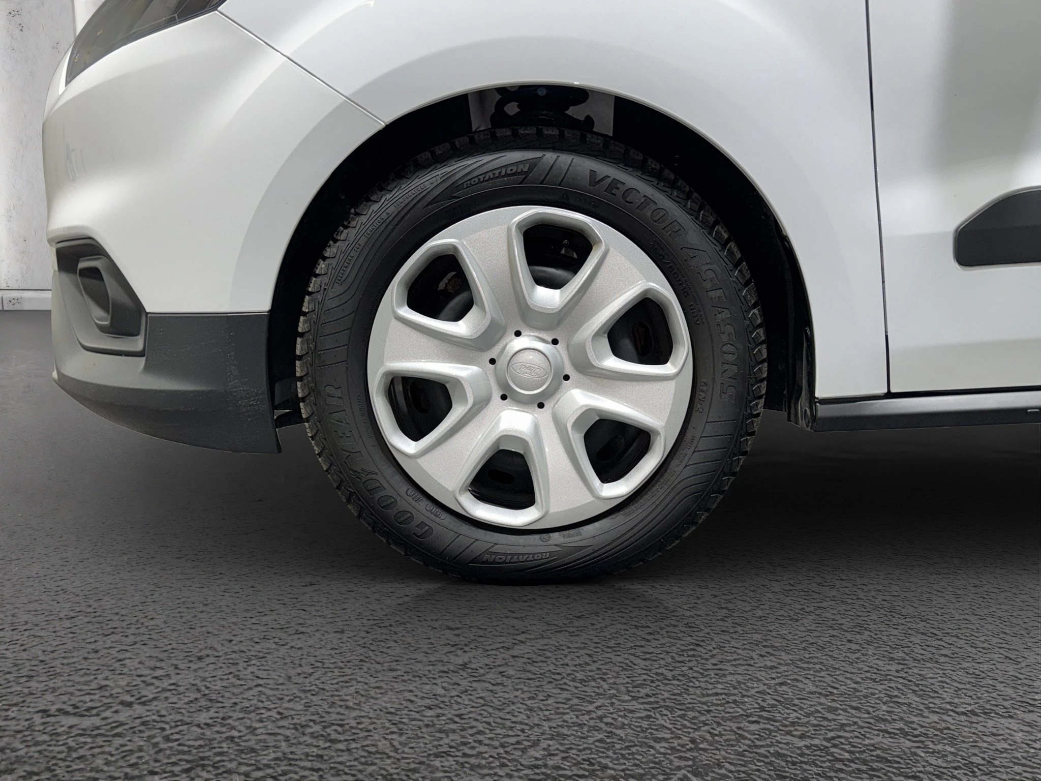 Ford Transit Courier Trend 1.0 EcoBoost 74kW Lieferwagen. 4-türig