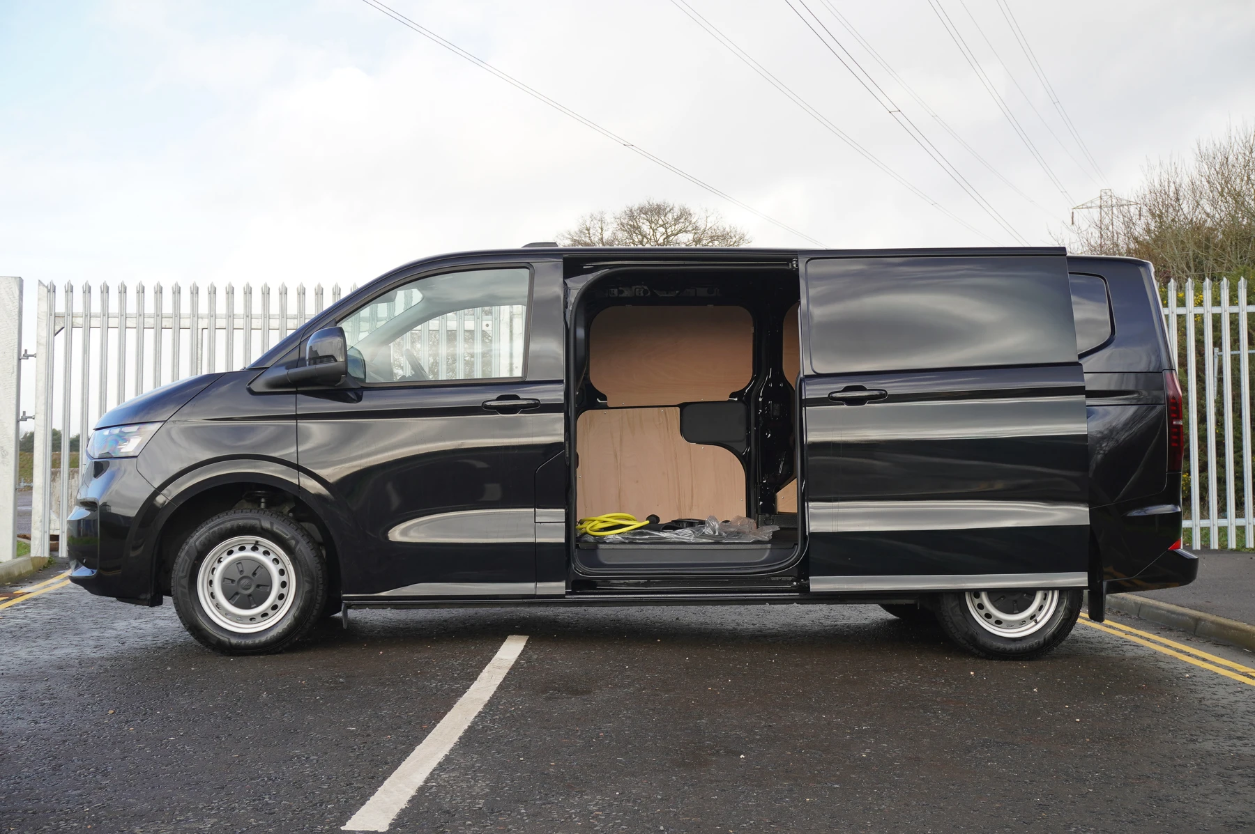 Volkswagen-Transporter-image-28
