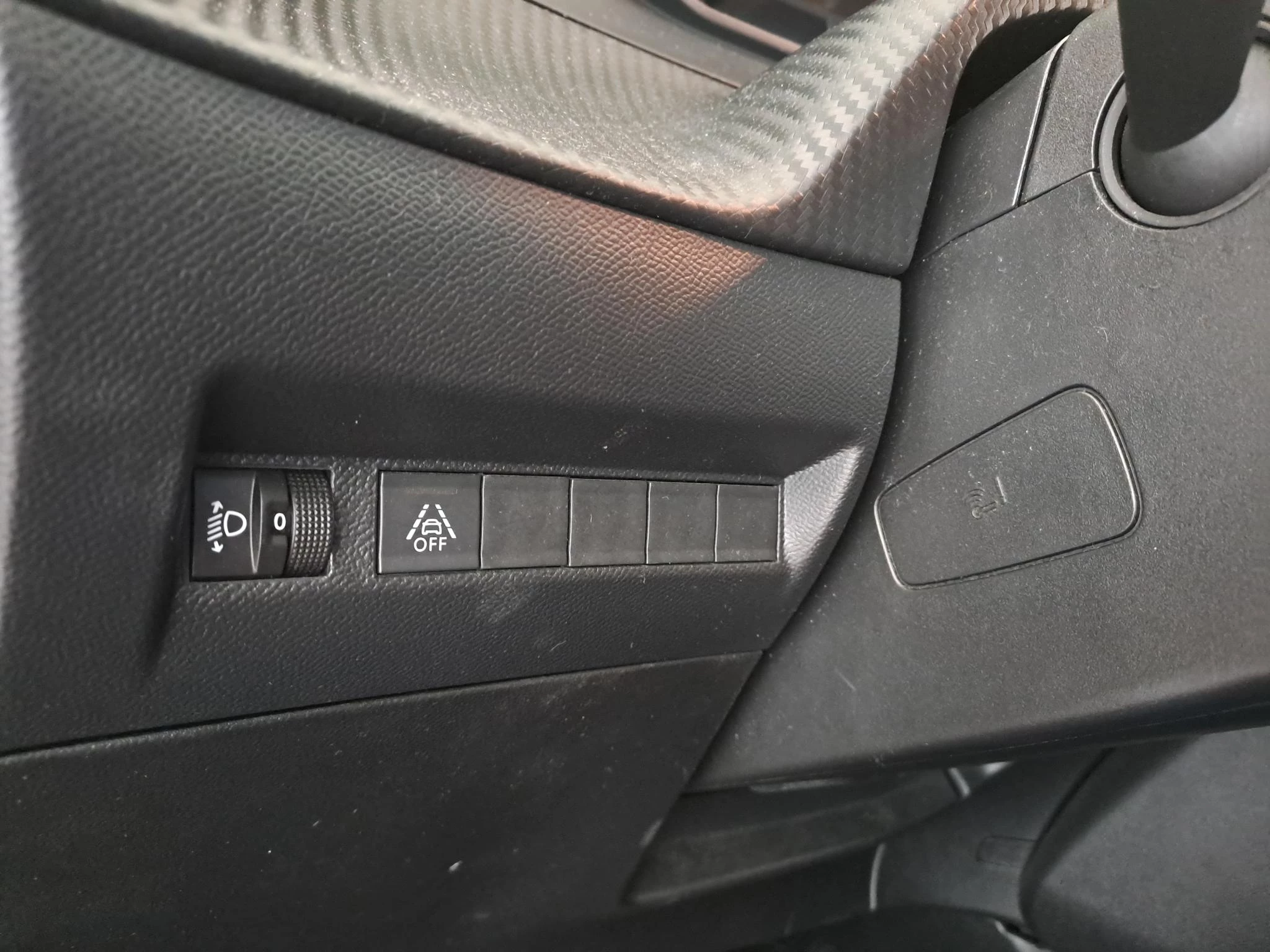 Peugeot-208-image-20