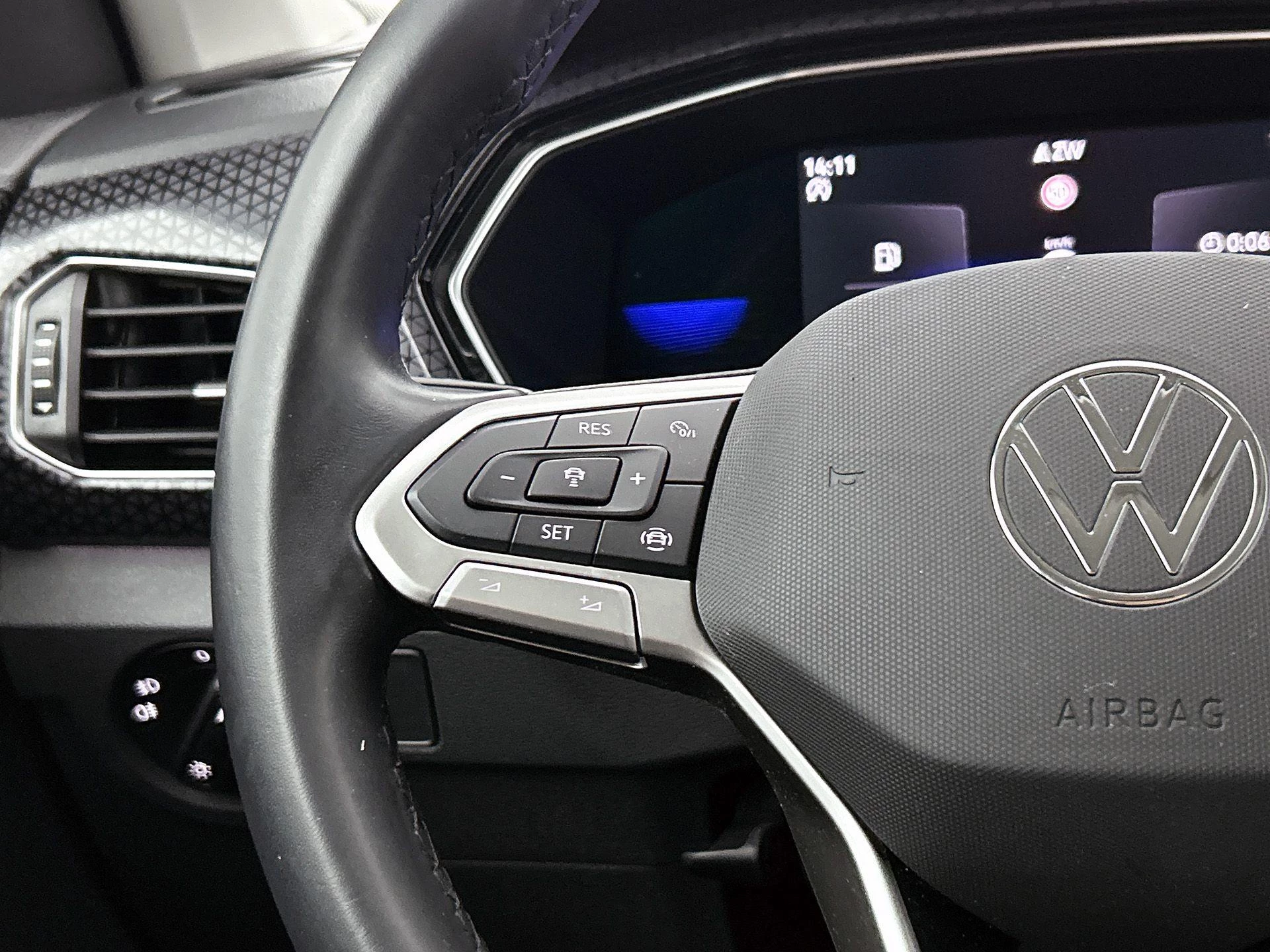 Volkswagen-T-Cross-image-6