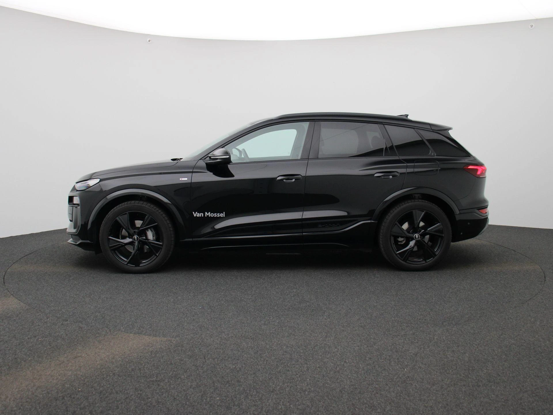 Audi-Q6 e-tron-image-3