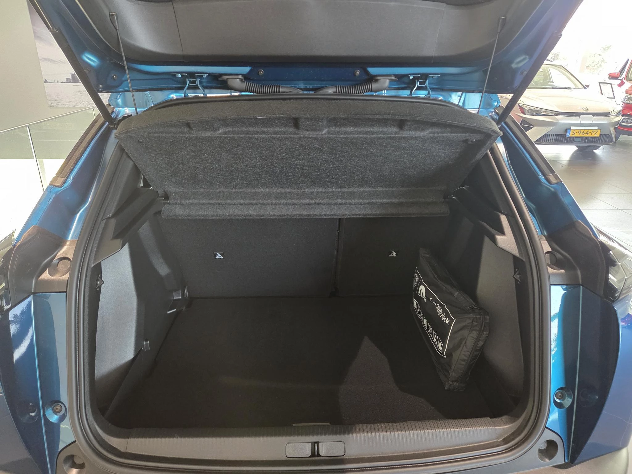 Peugeot 2008 1.2 Hybrid 136 Allure