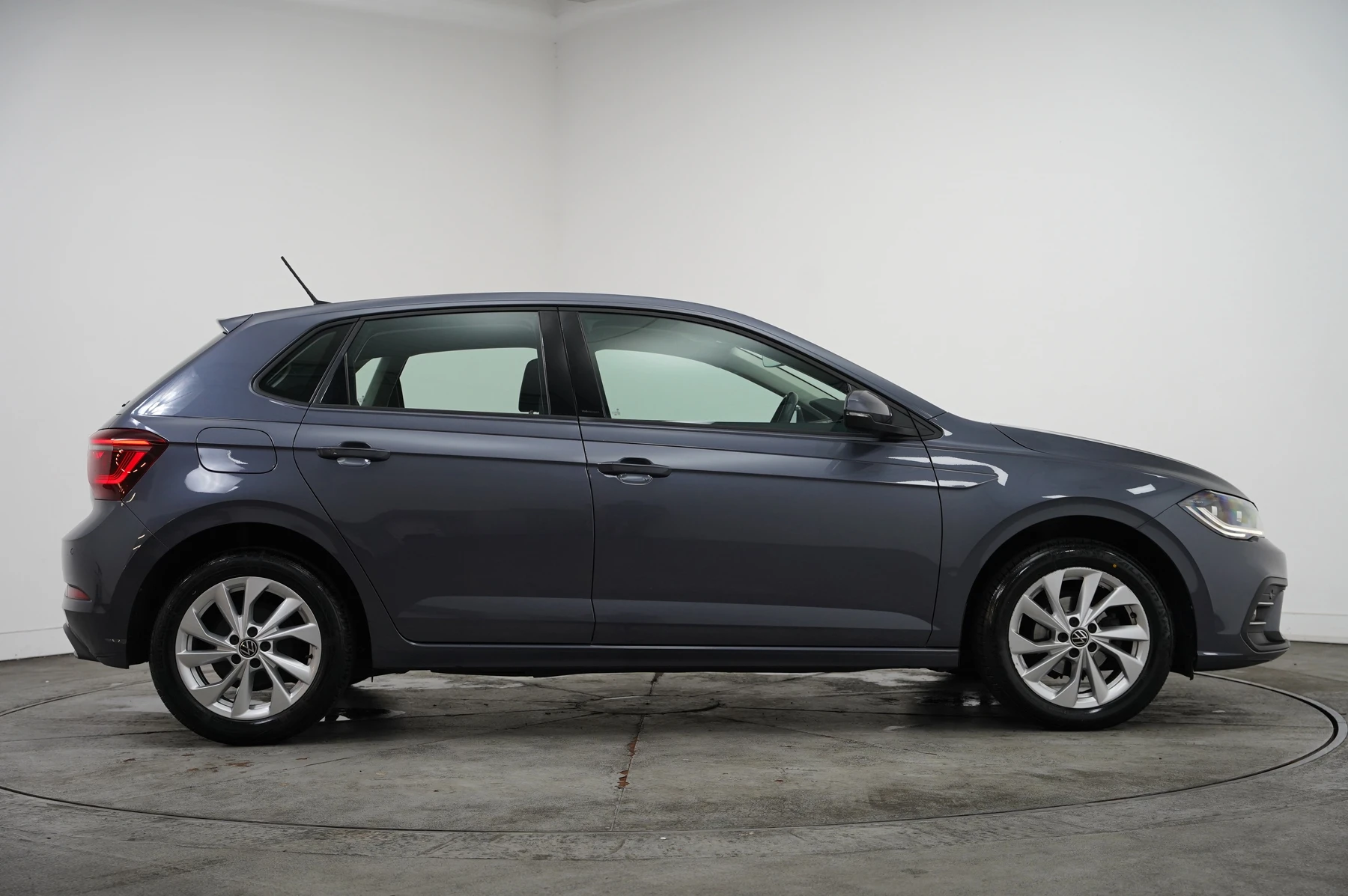 Volkswagen-Polo-image-3